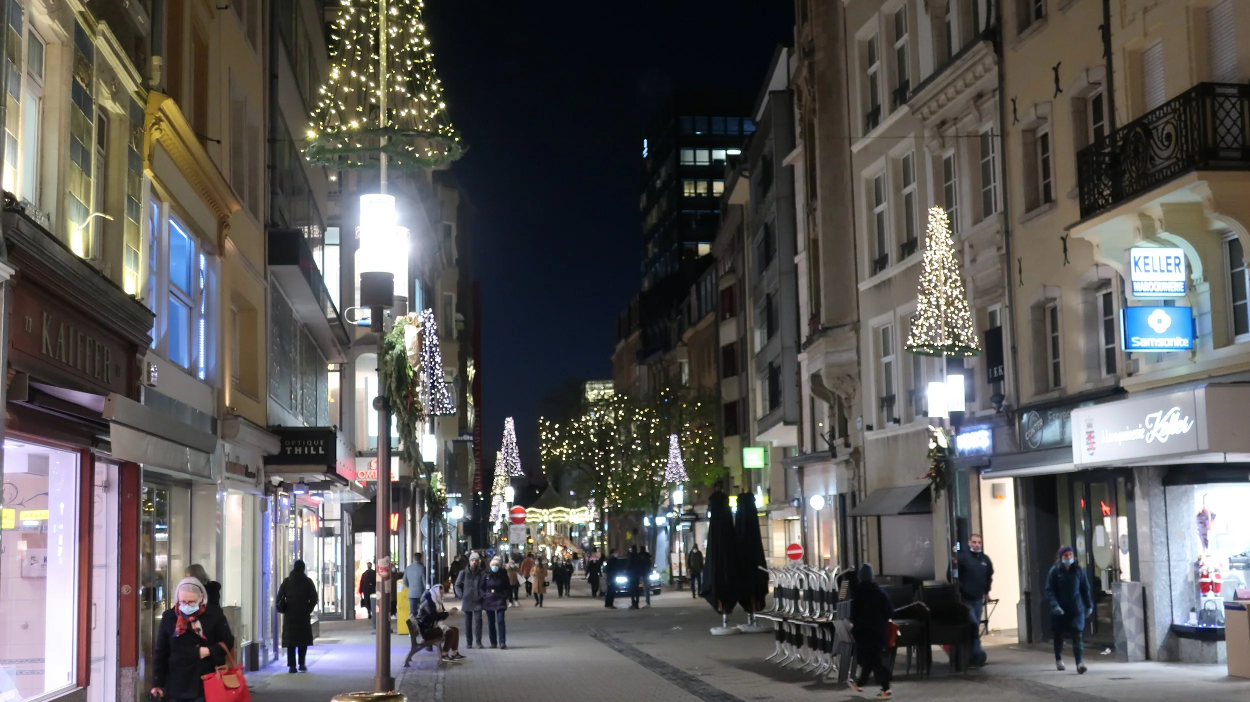  Luxembourg 2021--Grand Rue holiday lighting 