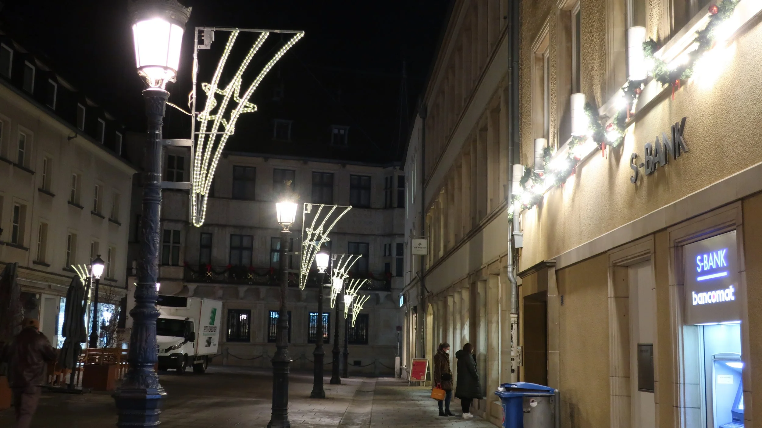  Luxembourg 2021--Rue la Reine holiday lighting  