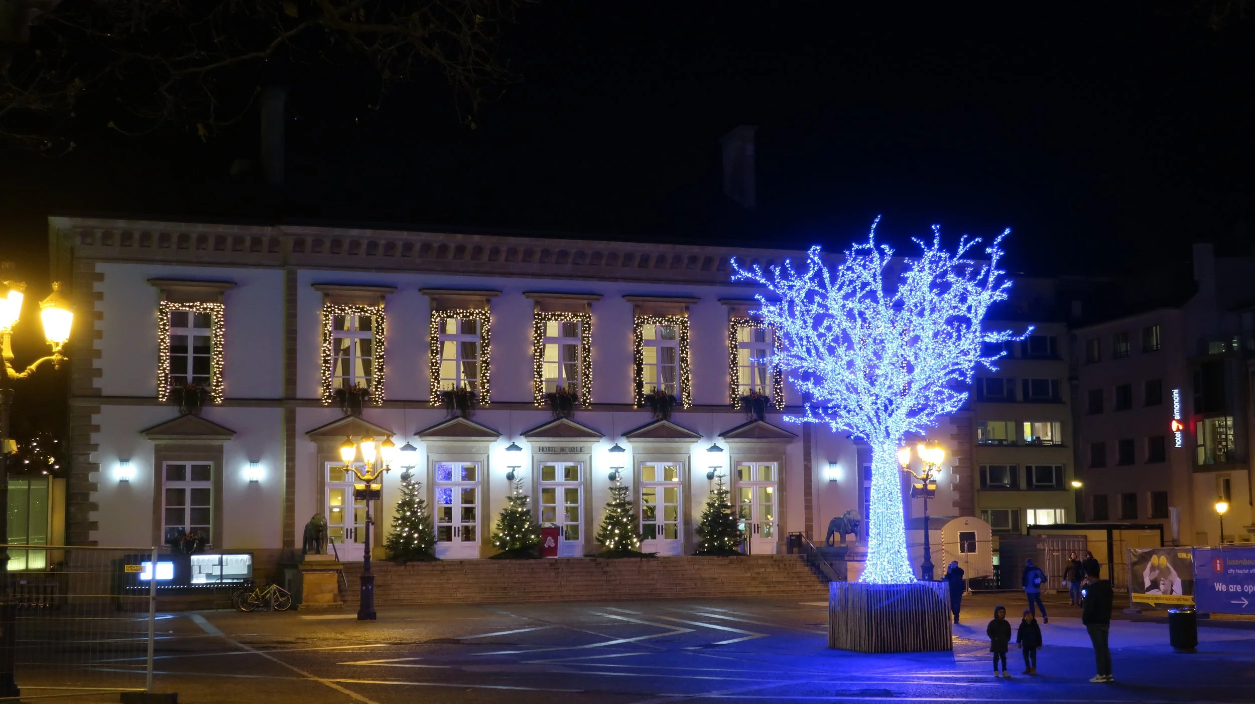  Luxembourg 2021--Place Guillaume, Hotel de Ville, holiday lighting  
