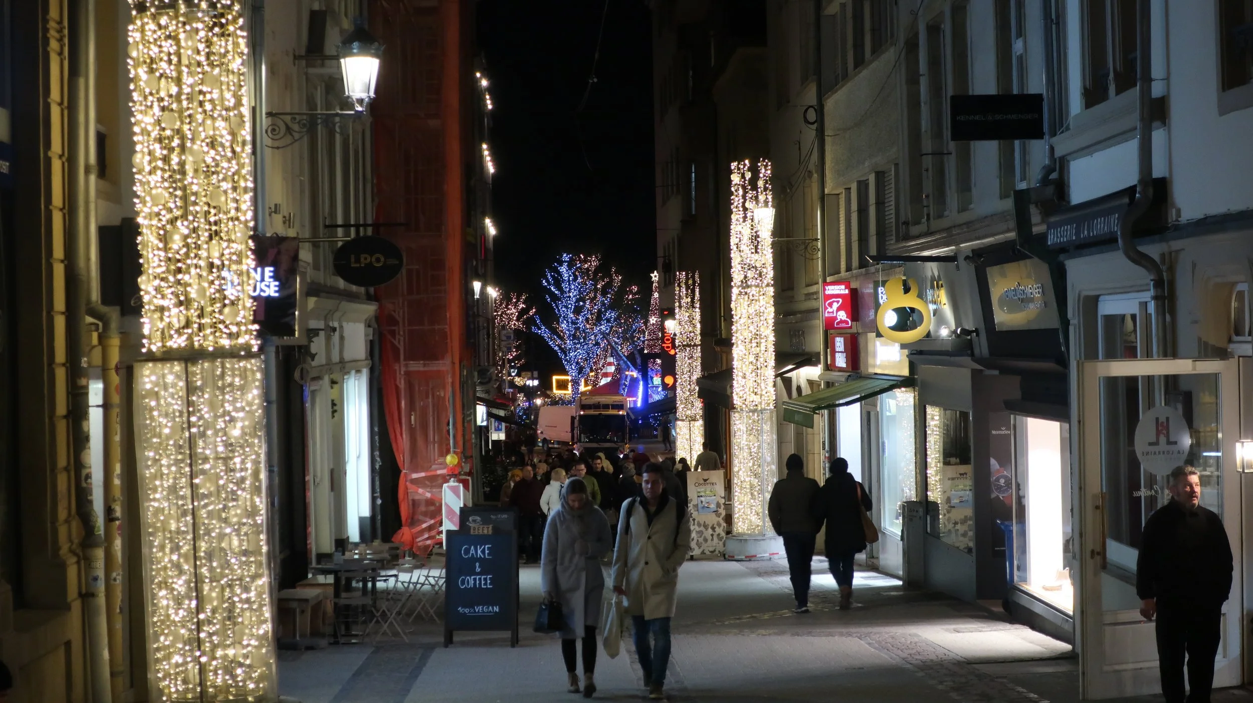  Luxembourg 2021--Rue Chimay looking toward Place Gelle Fra (Constitution) holiday lighting and Wantermarkt 