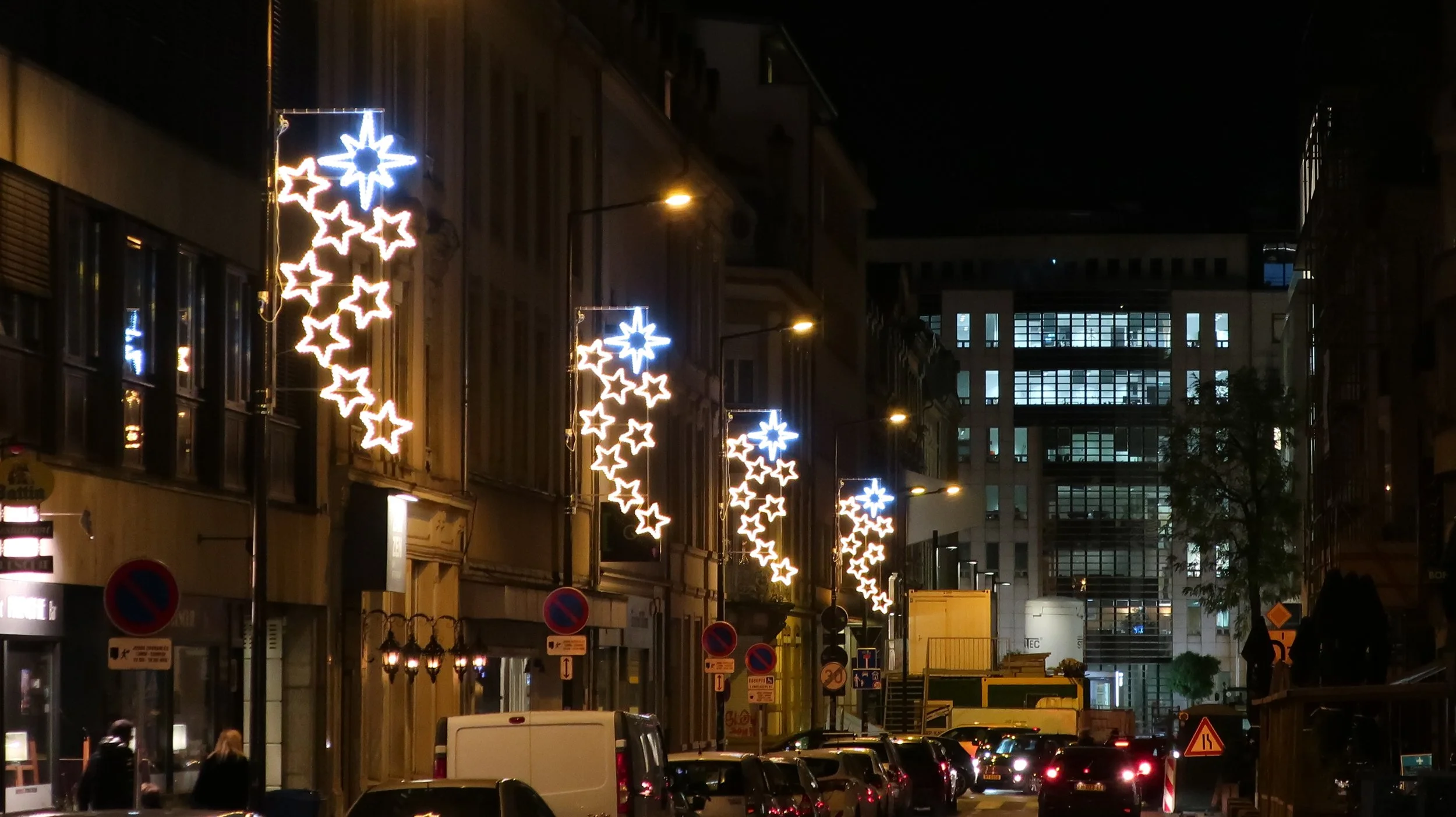  Luxembourg 2021--Rue de Notre Dame  holiday lighting 