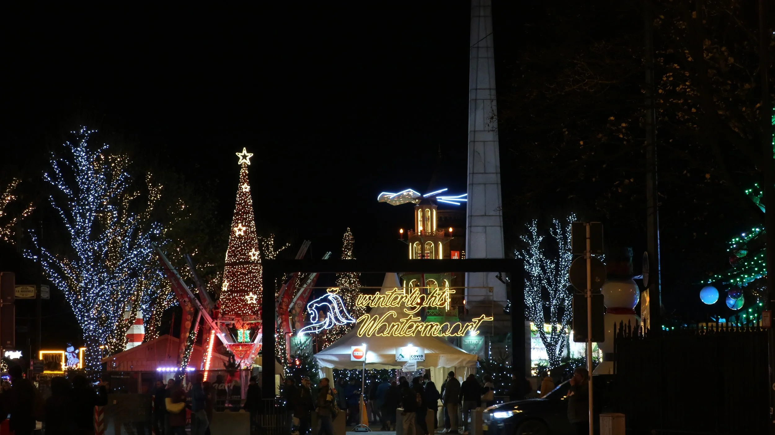  Luxembourg 2021--Place Gelle Fra (Constitution) holiday lighting and Wantermaart 