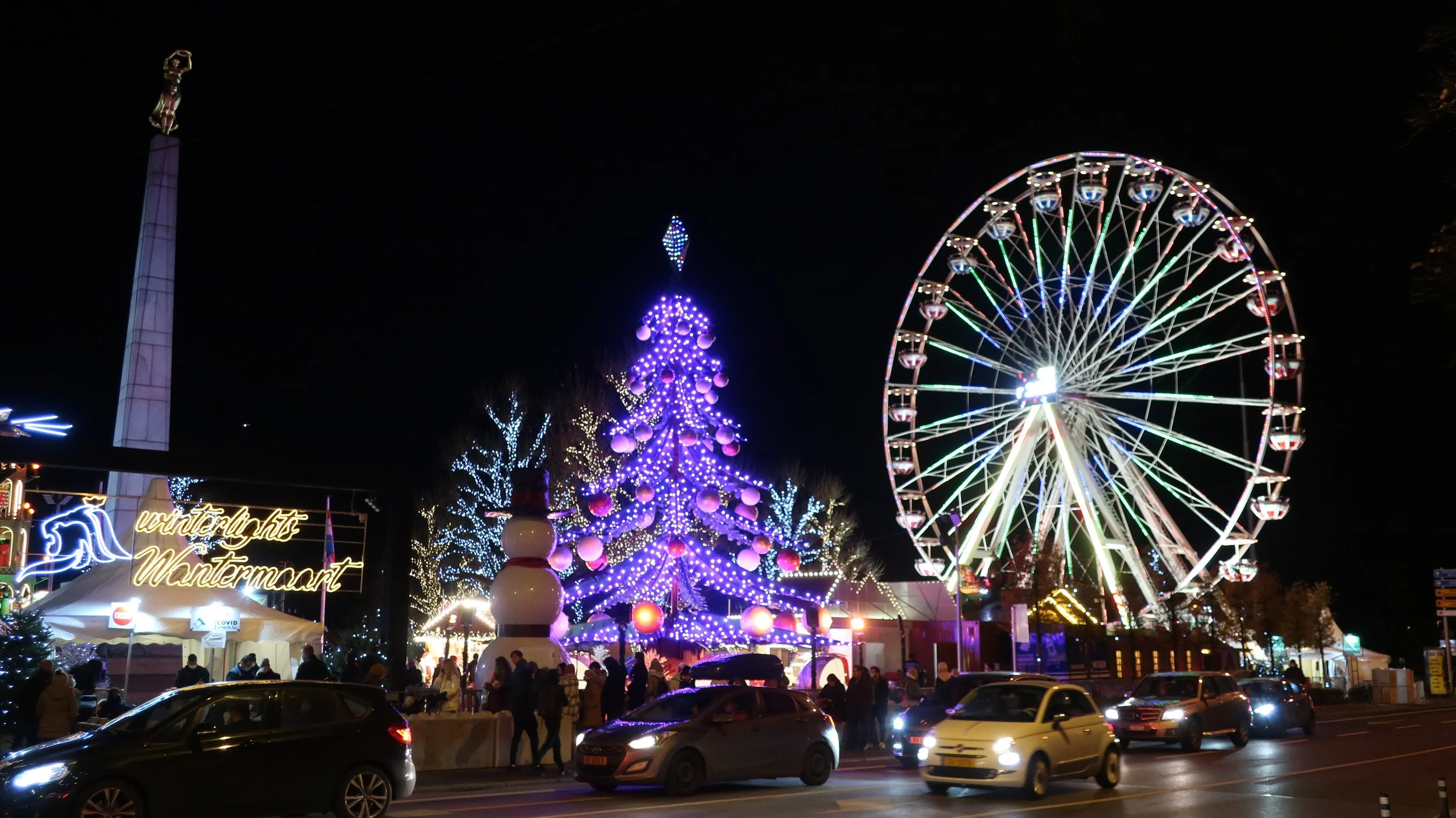  Luxembourg 2021--Place Gelle Fra (Constitution) holiday lighting and Wantermaart 