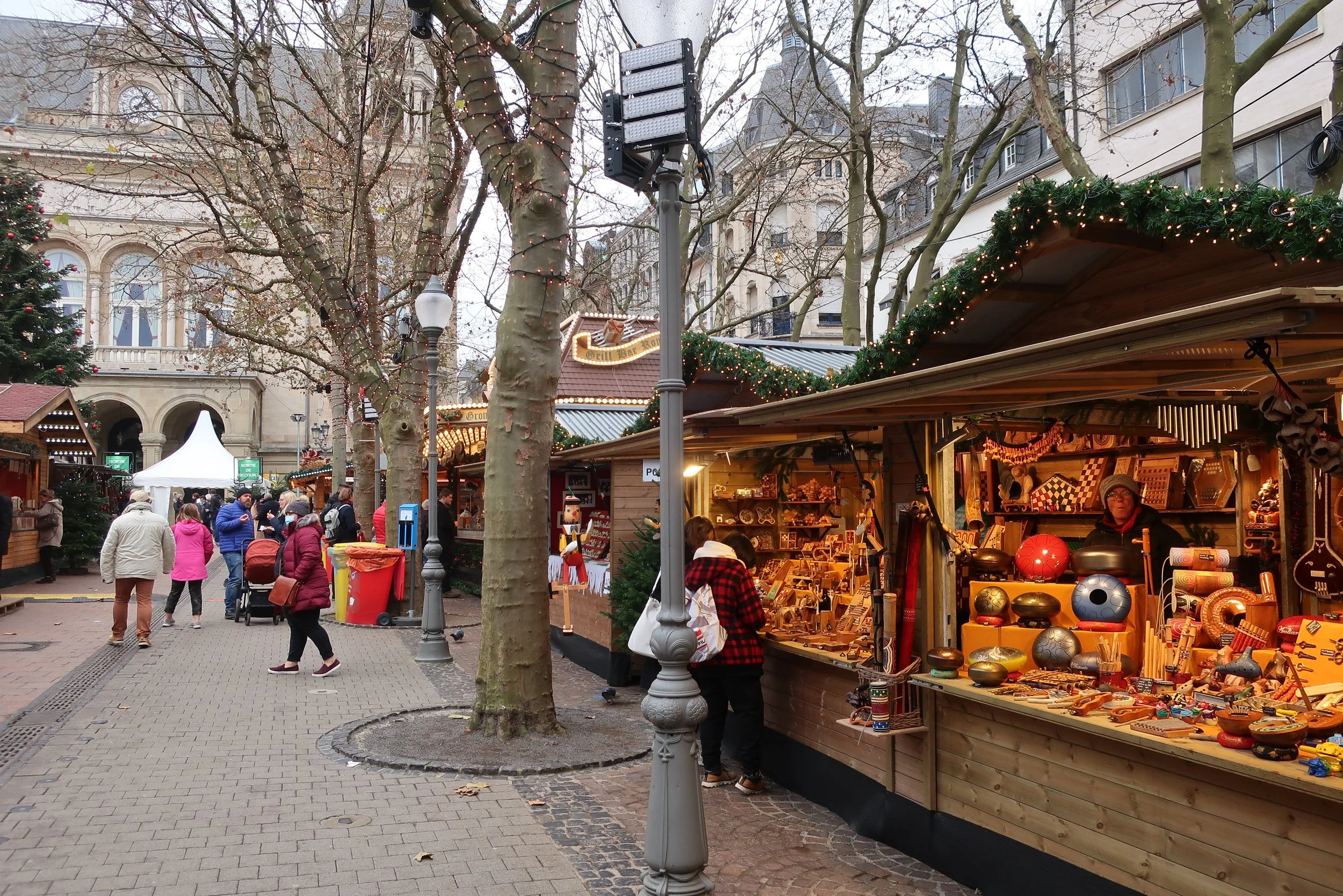  Luxembourg 2021--Place d' Armes--Holiday decorations and shops 