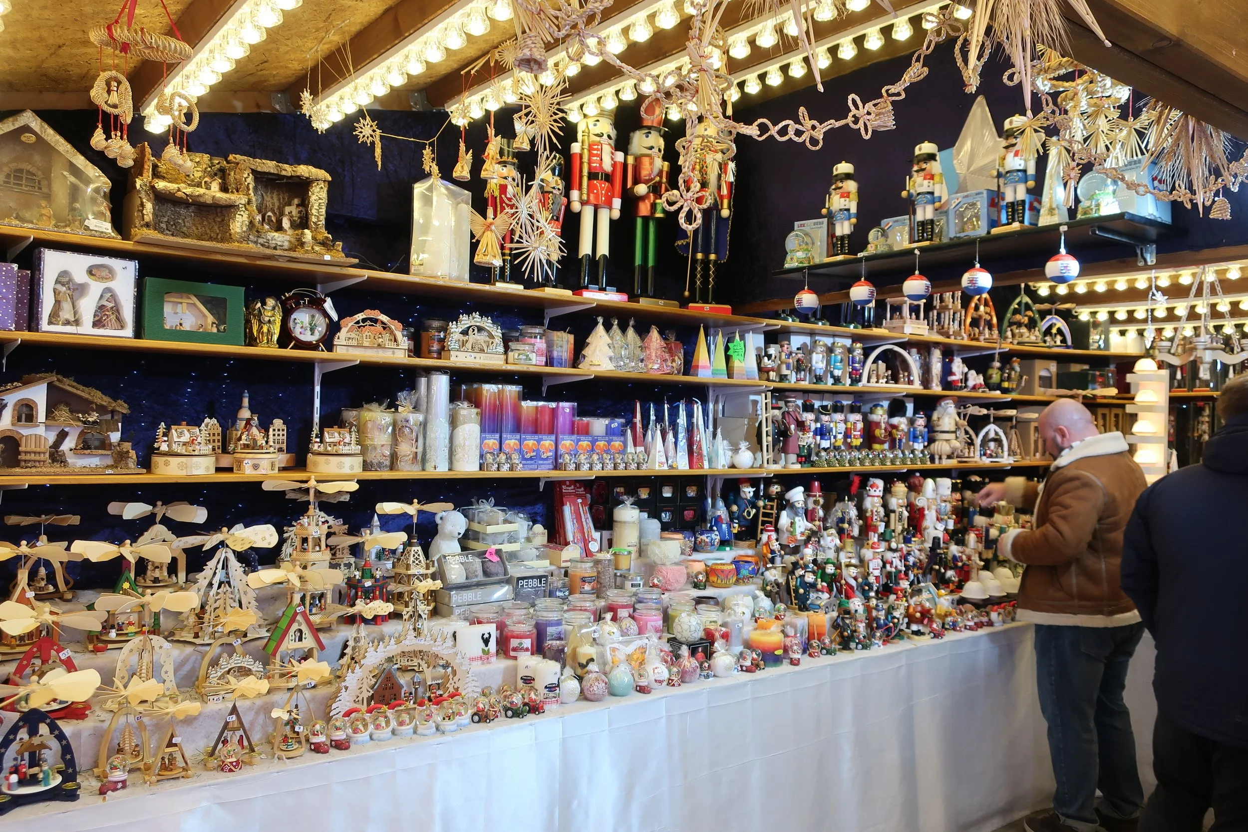  Luxembourg 2021--Place d' Armes--Holiday decorations and shops (Erzgeberge Shop) 