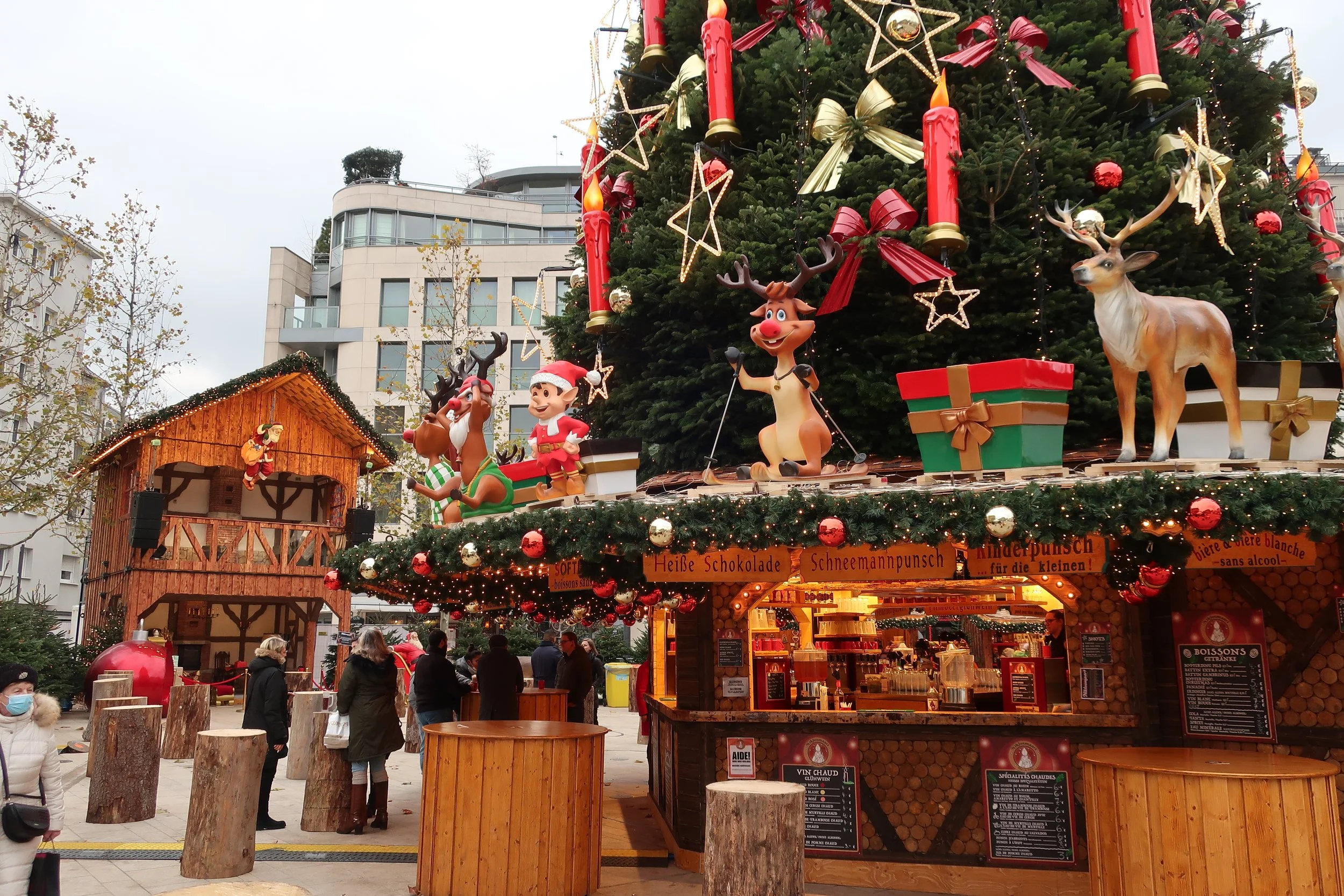  Luxembourg 2021--Place d' Paris--Holiday decorations and shops 