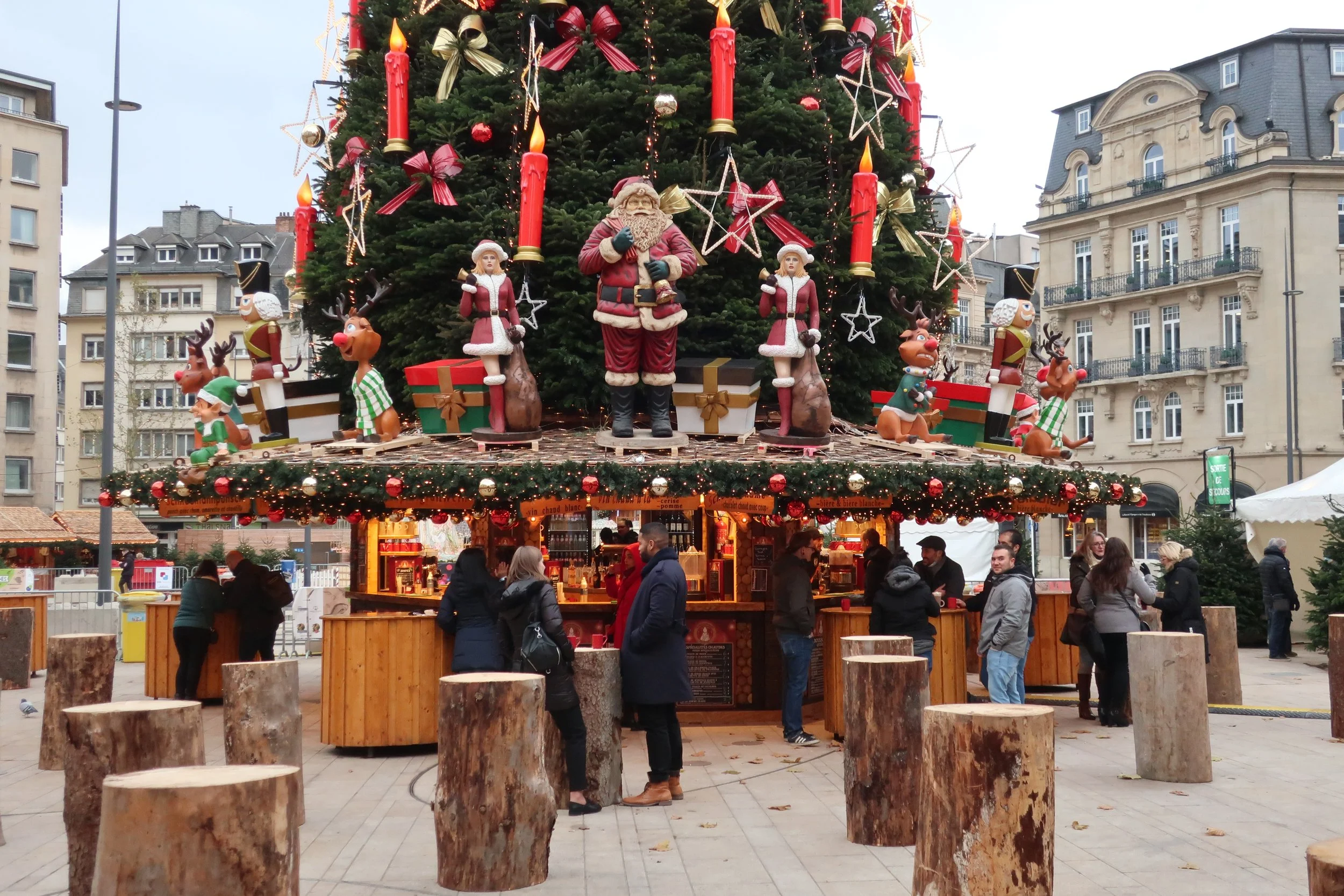  Luxembourg 2021--Place d' Paris--Holiday decorations and shops 
