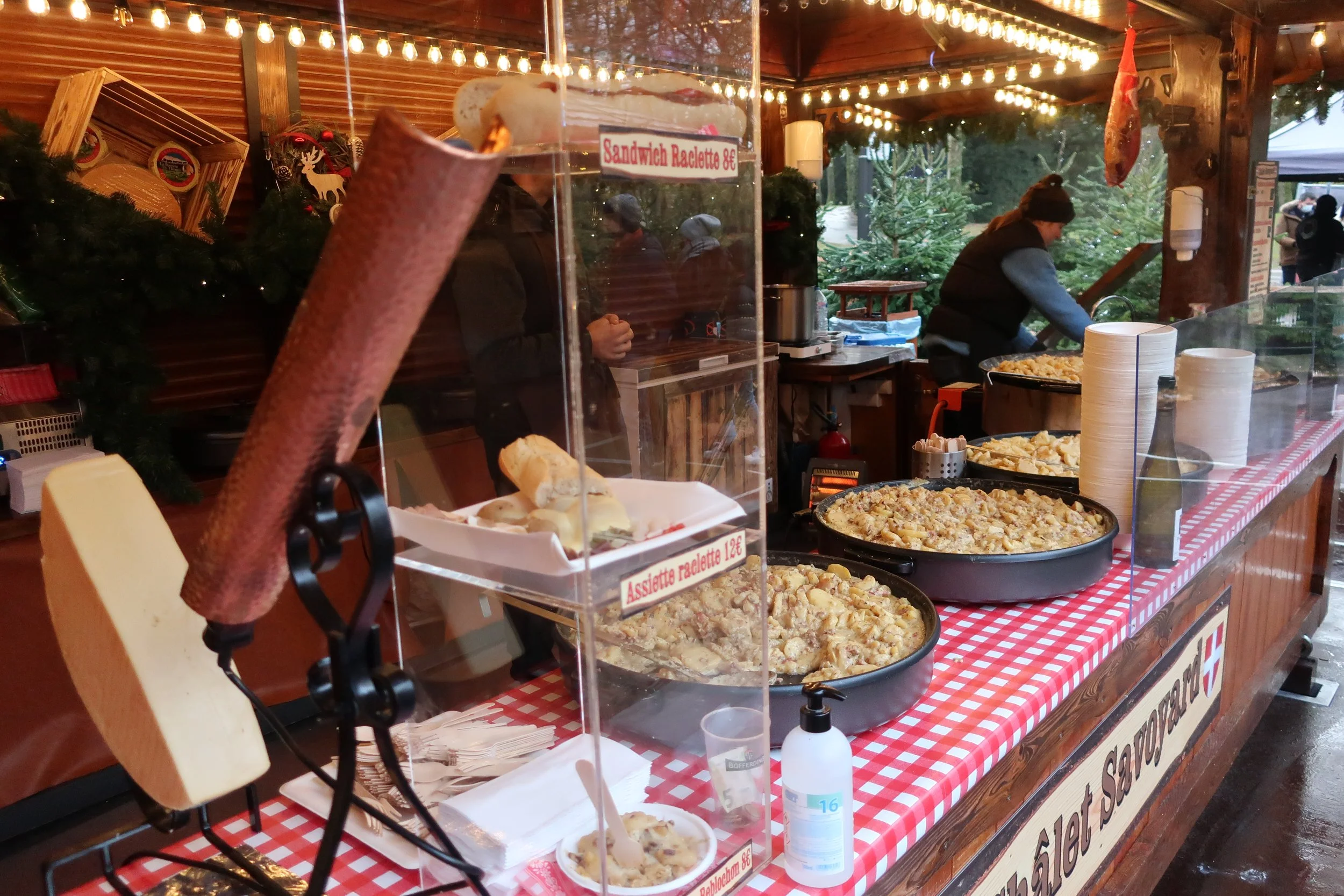 Luxembourg 2021--Kinnekswiss Meadow Ice Rink--Holiday Decorations with food and drink--Dumplings and Raclette 