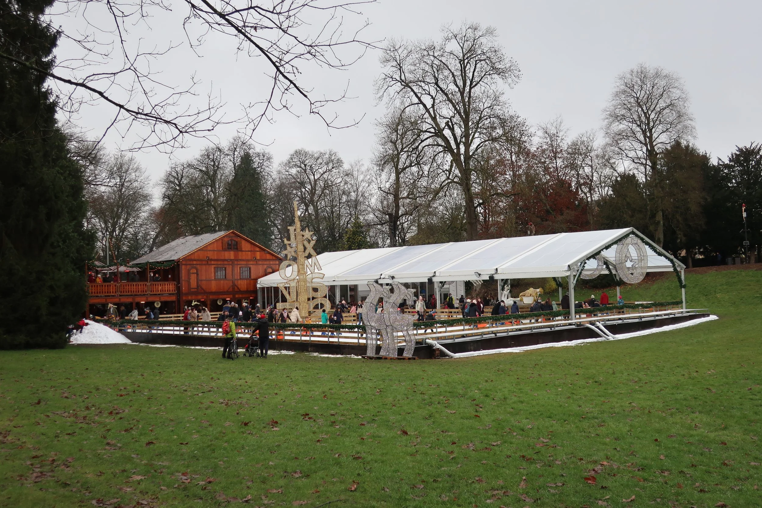  Luxembourg 2021--Kinnekswiss Meadow Ice Rink--Holiday Decorations with food and drink 