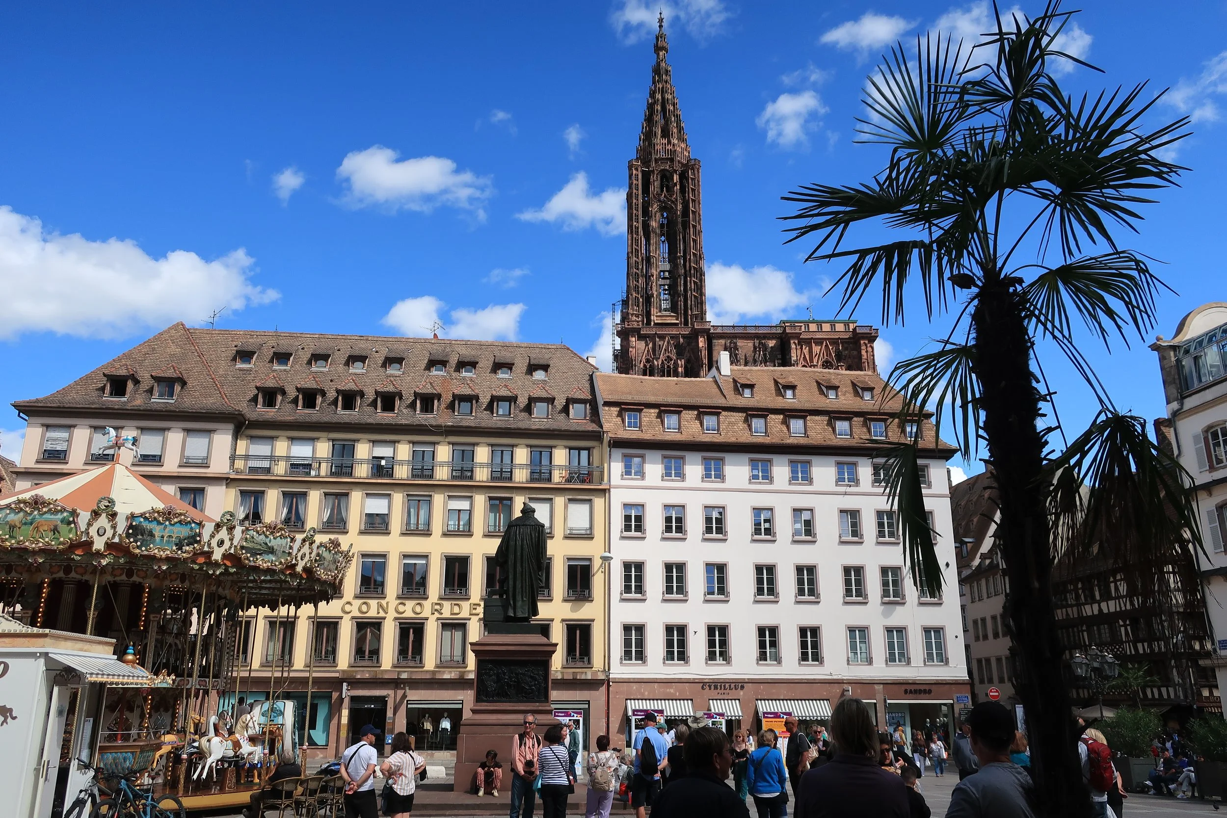  France--Strasbourg 2025--Gutenberg Plaza, with Notre Dame cathedral and statue 