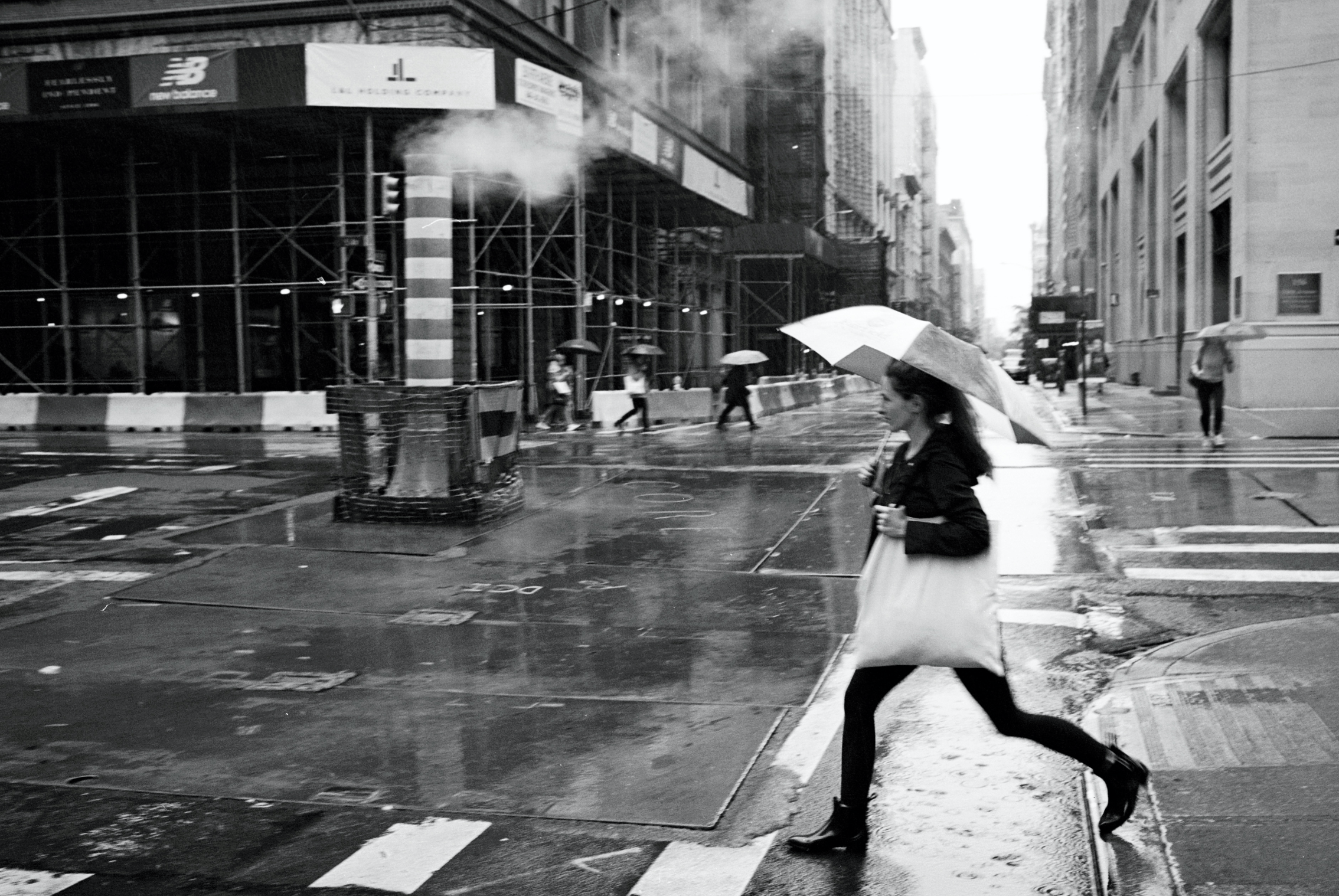 A rainy day in New York City (Leica M6 + Leica 35mm Summilux 1.4 ASPH FLE + Ilford XP2)