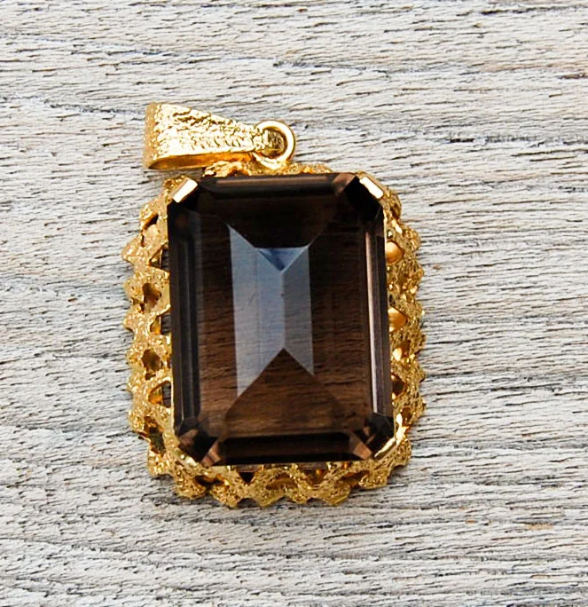 Vintage Jewelry, Vintage Pendants, Vintage Charms, Restored Gold and Silver Charms, Vintage Diamonds.