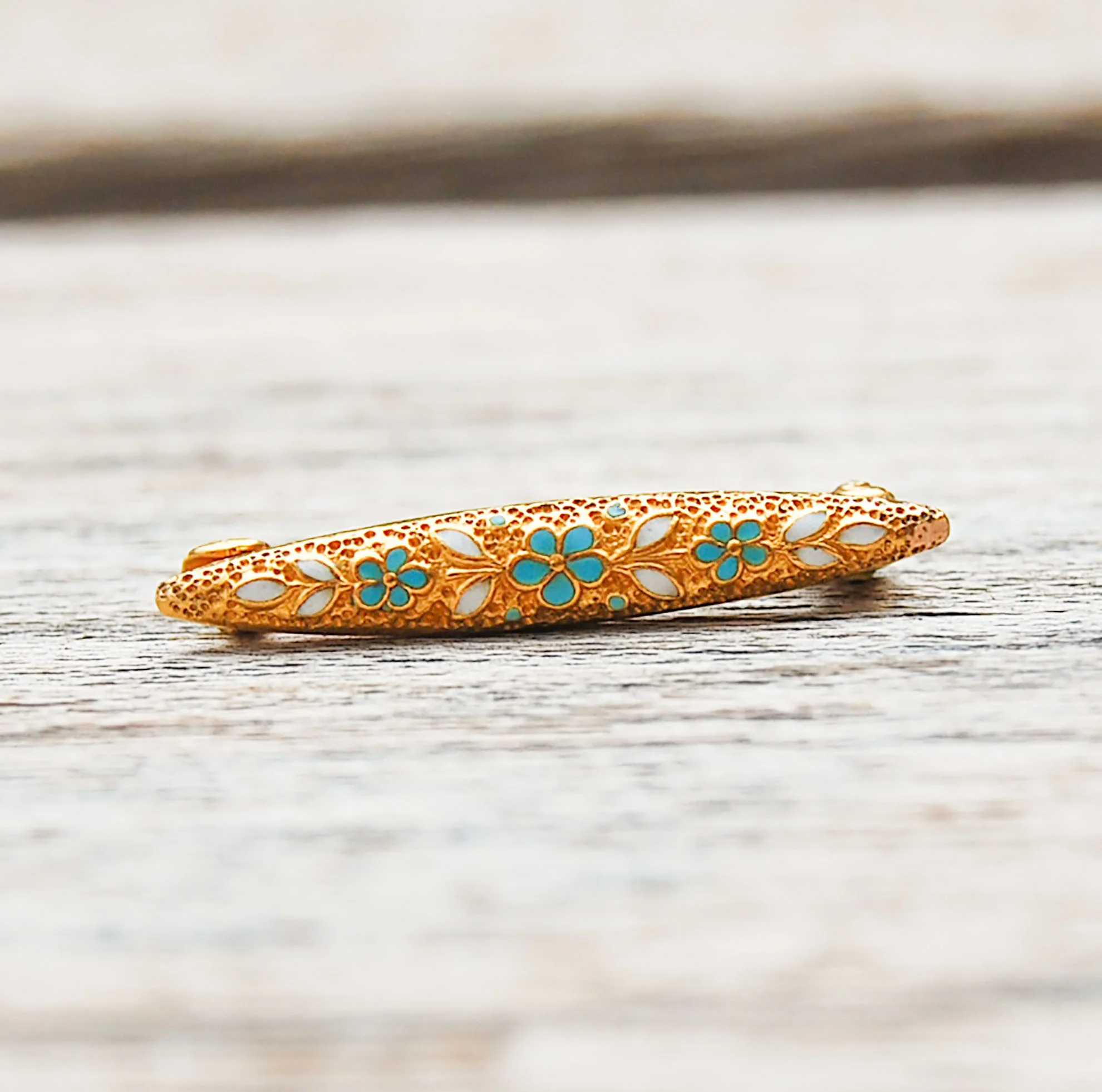 Vintage Jewelry, Vintage Brooches, Restored Gold and Silver Brooches, Vintage Diamonds.