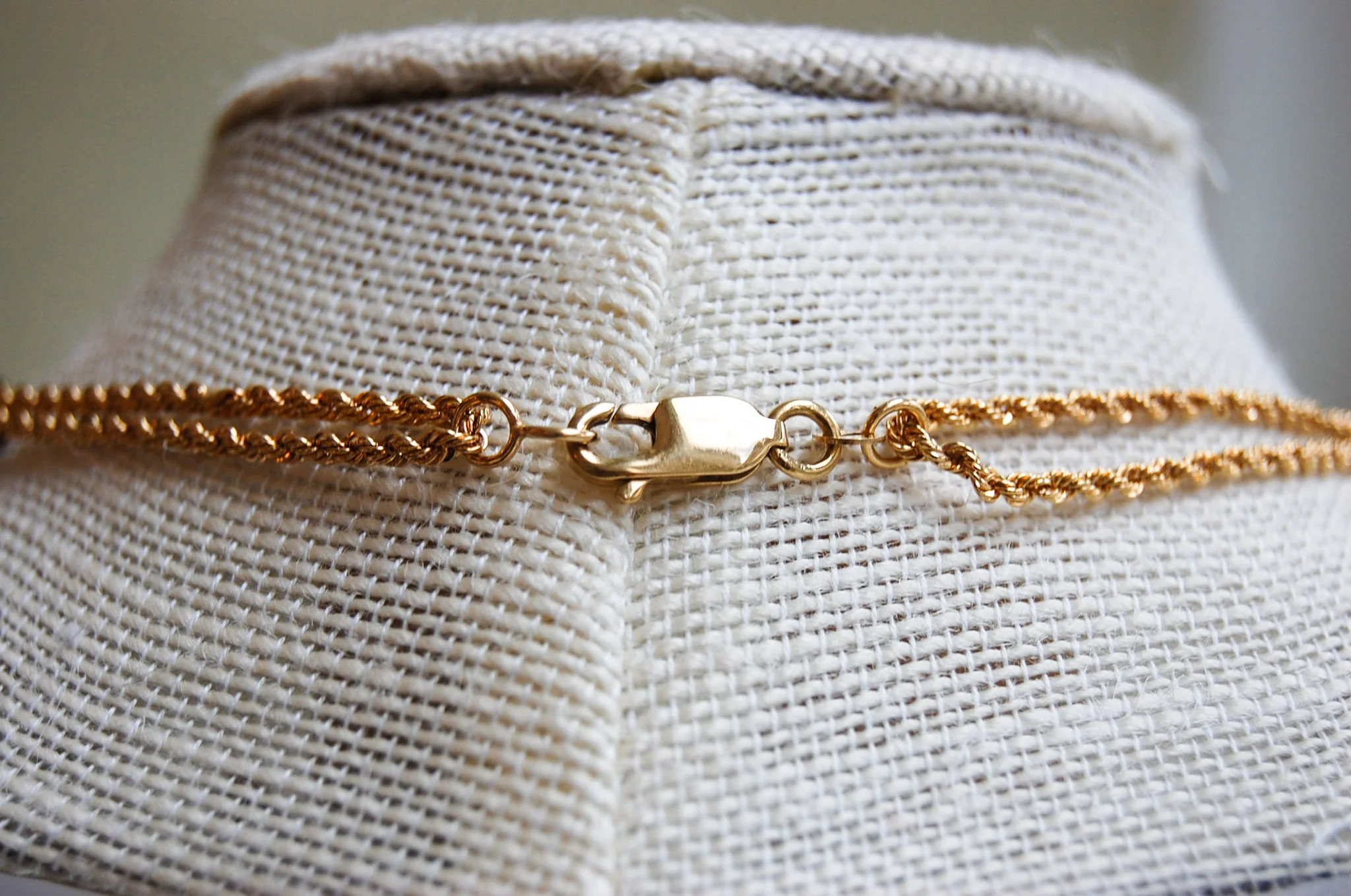 Vintage Jewelry, Vintage Necklaces, Restored Gold and Silver Necklaces, Vintage Diamonds.