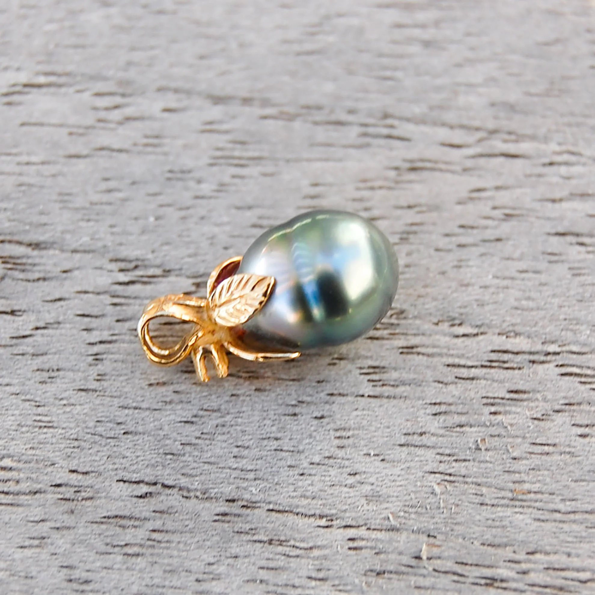Vintage Jewelry, Vintage Pendants, Vintage Charms, Restored Gold and Silver Charms, Vintage Diamonds.