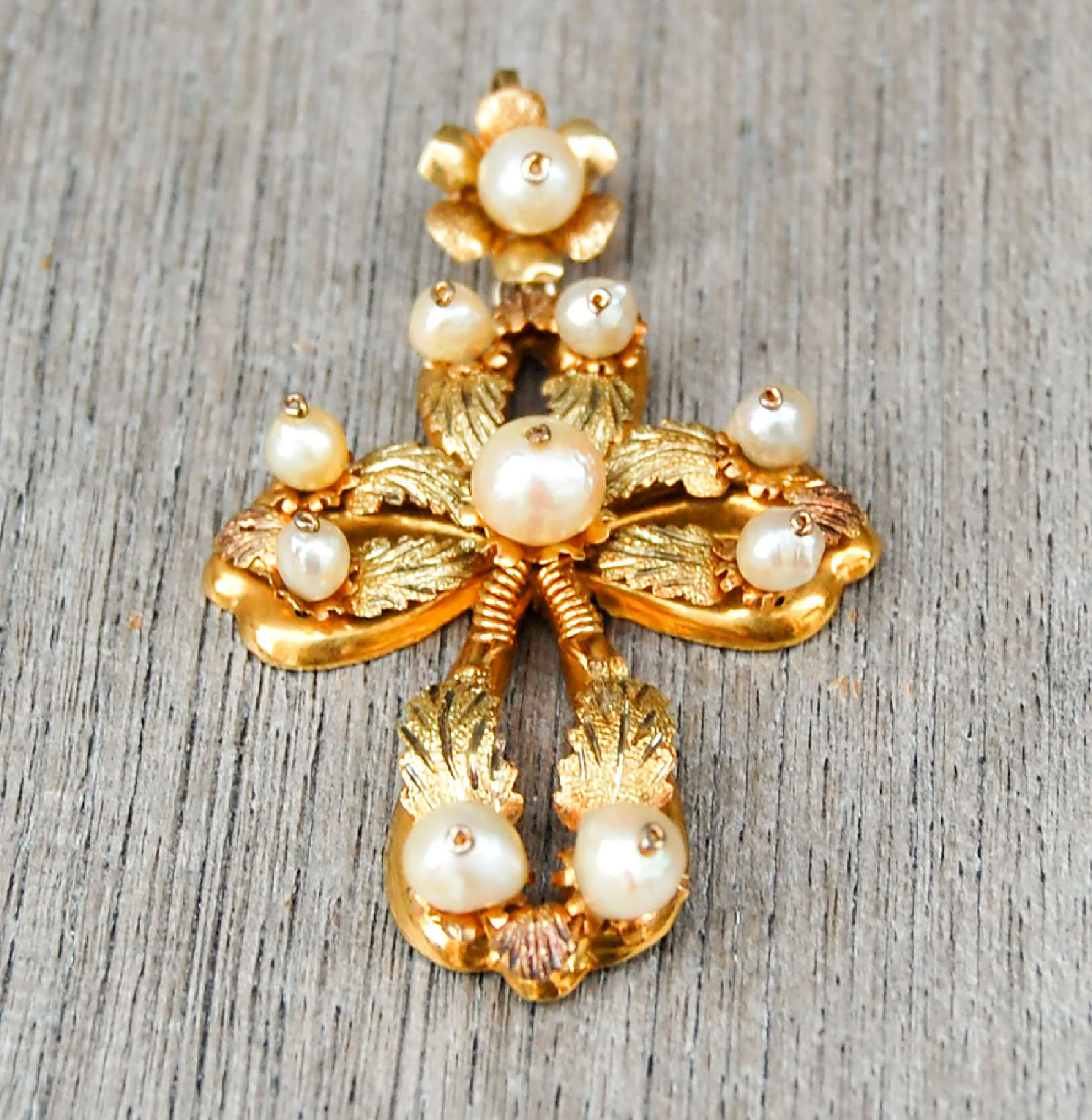 Vintage Jewelry, Vintage Pendants, Vintage Charms, Restored Gold and Silver Charms, Vintage Diamonds.