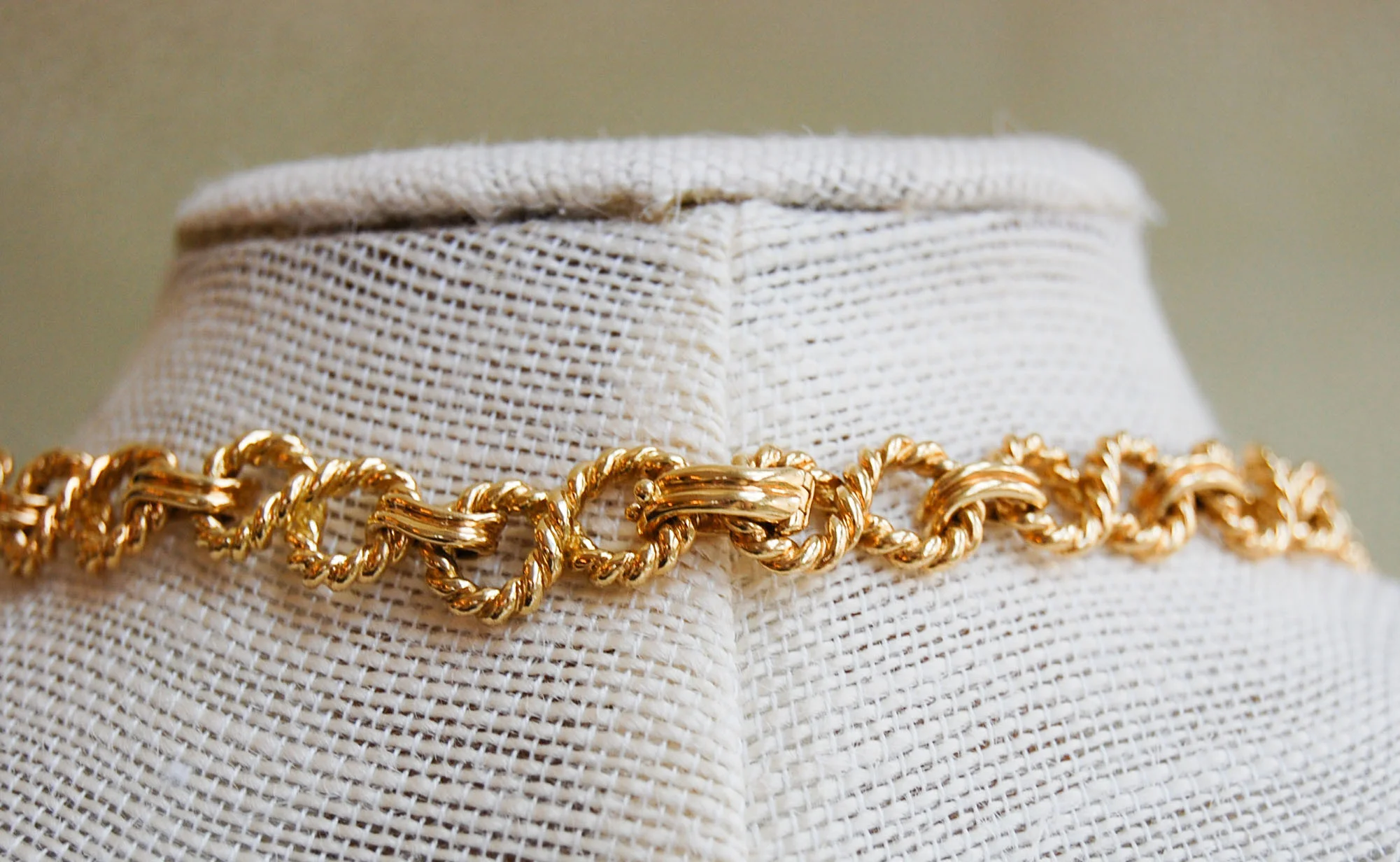 Vintage Jewelry, Vintage Necklaces, Restored Gold and Silver Necklaces, Vintage Diamonds.