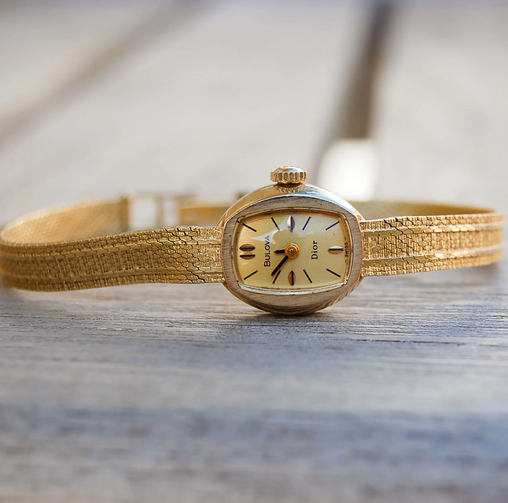 Vintage Jewelry, Vintage Watches, Restored Gold and Silver Earrings, Vintage Watches.