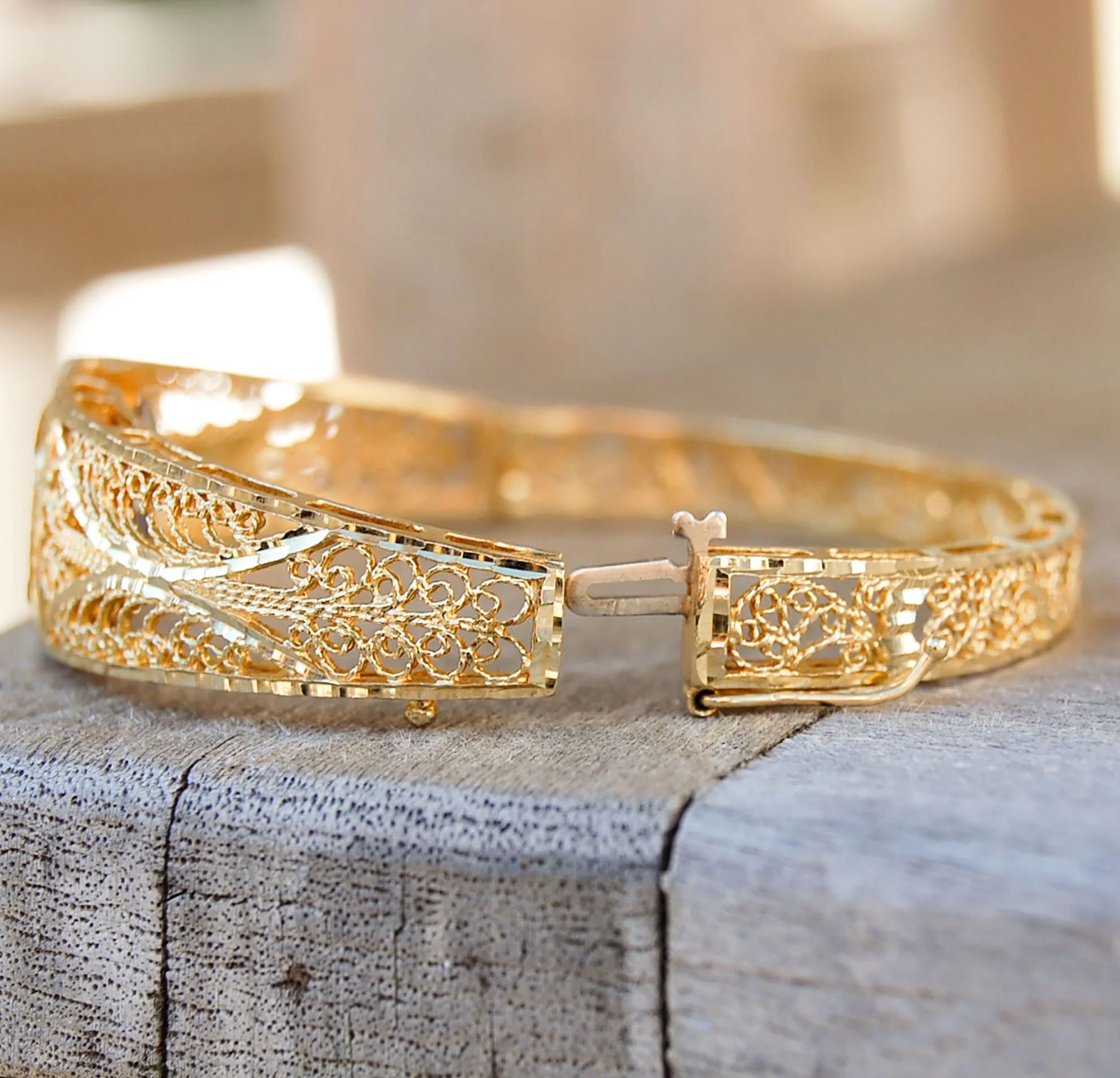 Vintage Jewelry, Vintage Watches, Restored Gold and Silver Earrings, Vintage Watches.