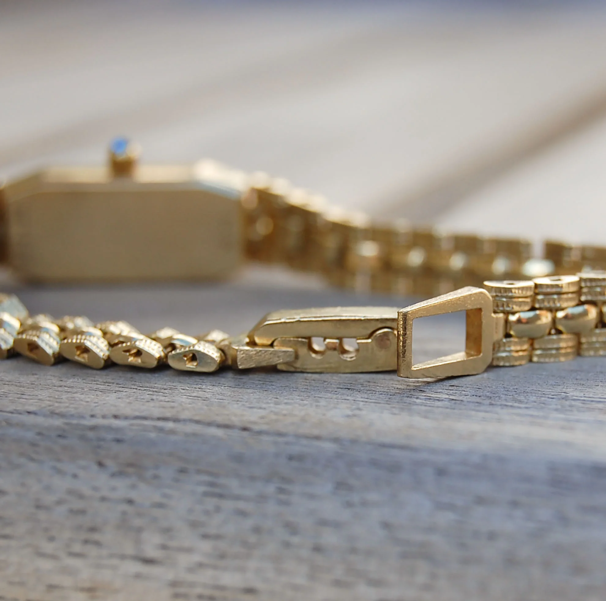 Vintage Jewelry, Vintage Watches, Restored Gold and Silver Earrings, Vintage Watches.