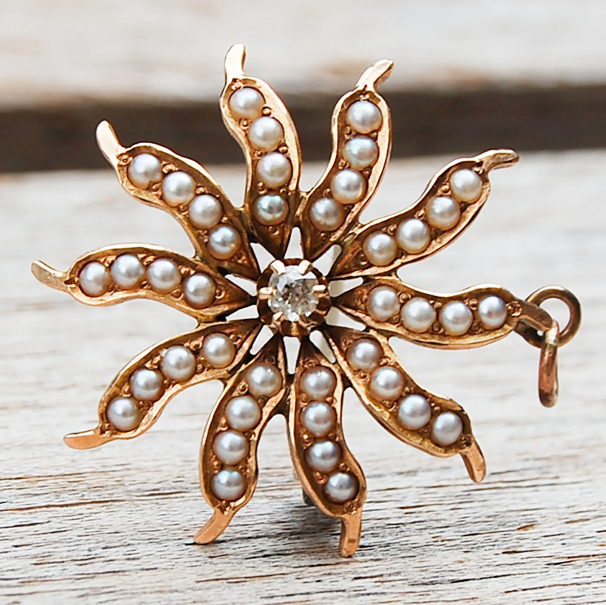 Vintage Jewelry, Vintage Brooches, Restored Gold and Silver Brooches, Vintage Diamonds.