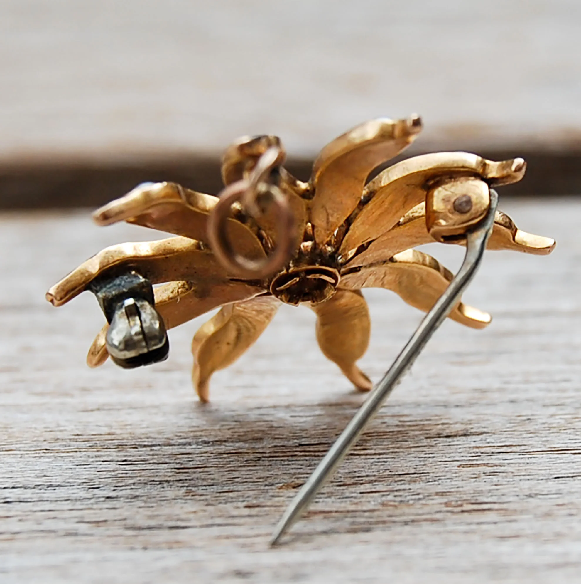 Vintage Jewelry, Vintage Brooches, Restored Gold and Silver Brooches, Vintage Diamonds.