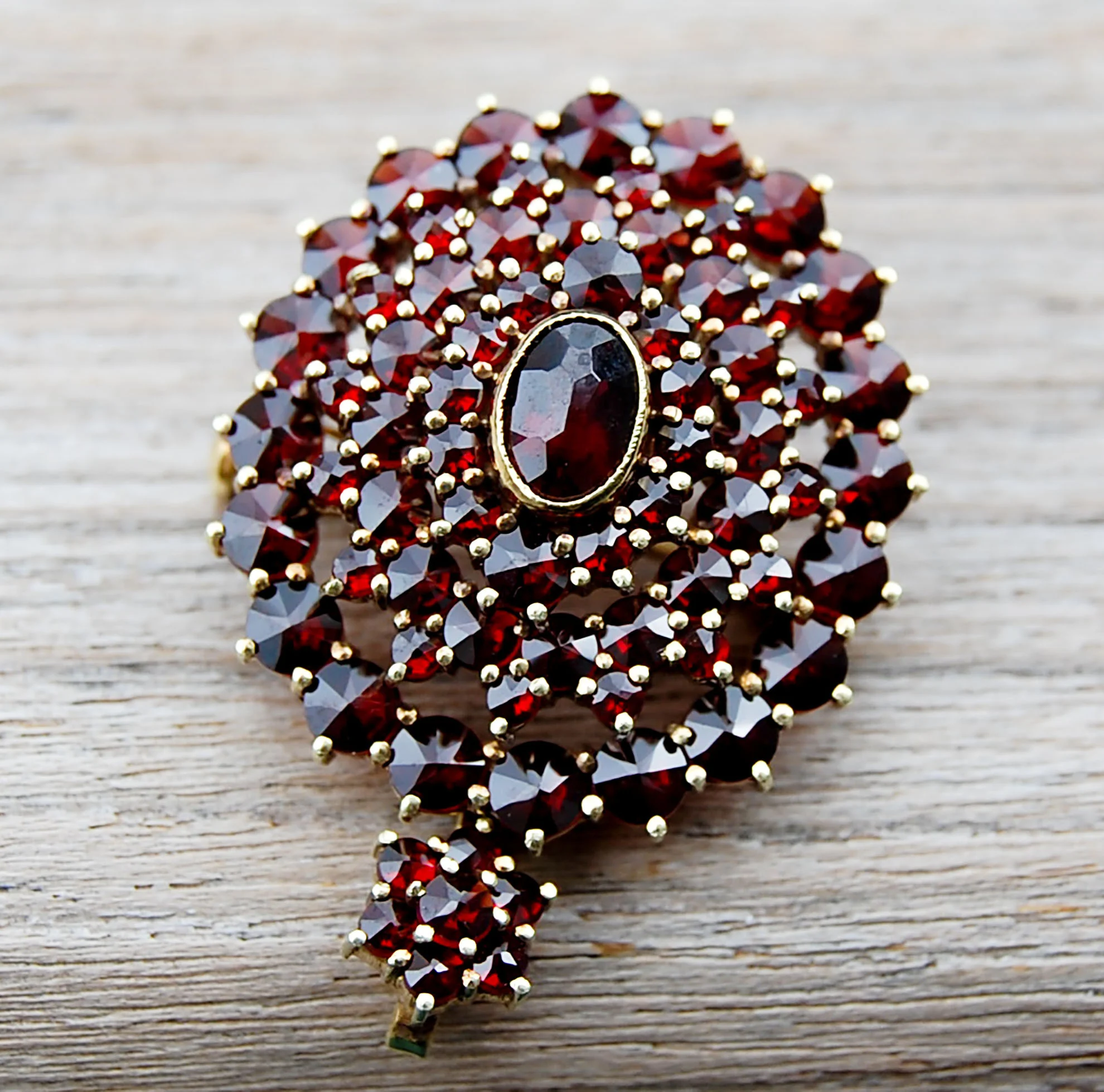 Vintage Jewelry, Vintage Brooches, Restored Gold and Silver Brooches, Vintage Diamonds.