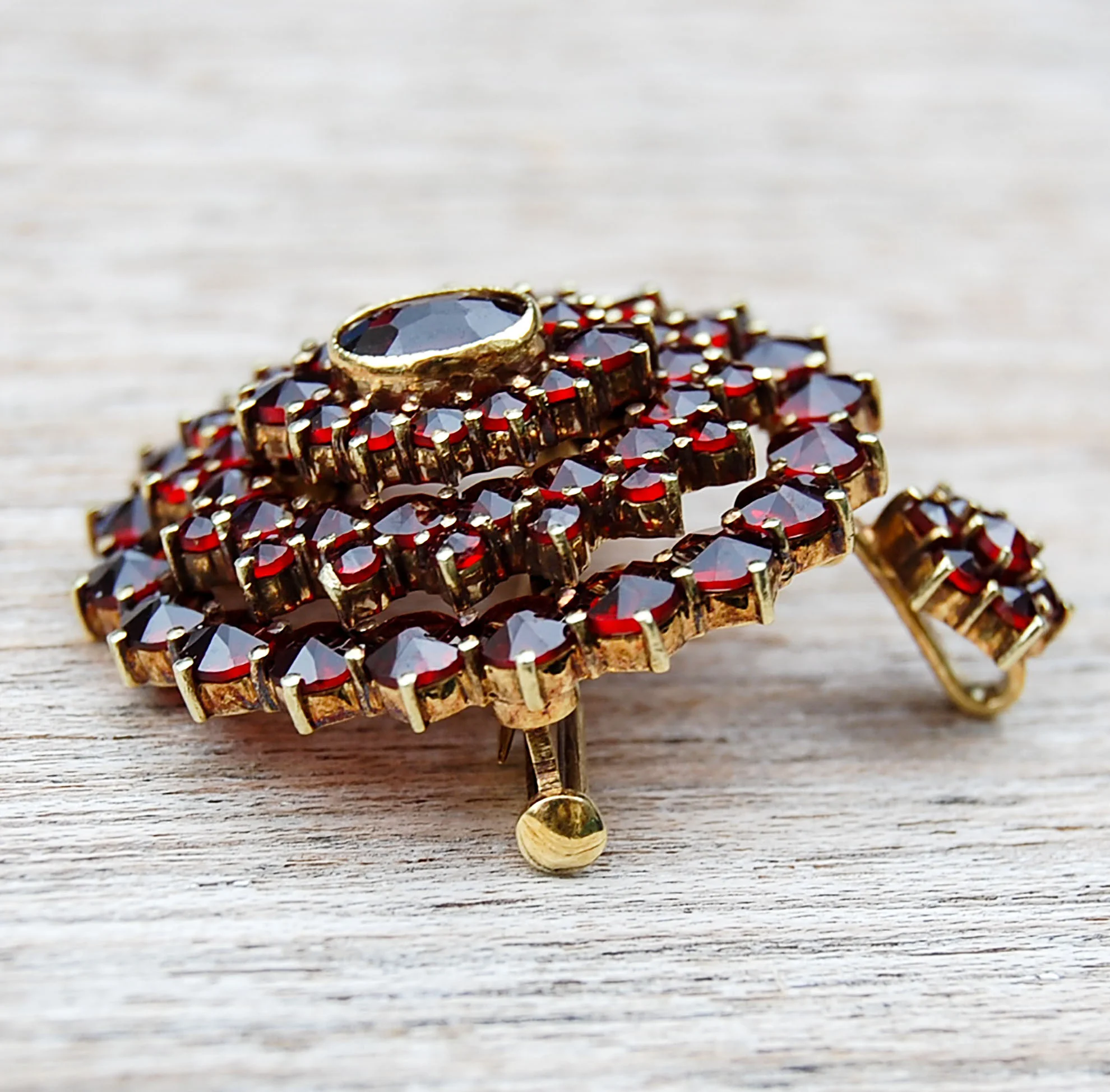 Vintage Jewelry, Vintage Brooches, Restored Gold and Silver Brooches, Vintage Diamonds.