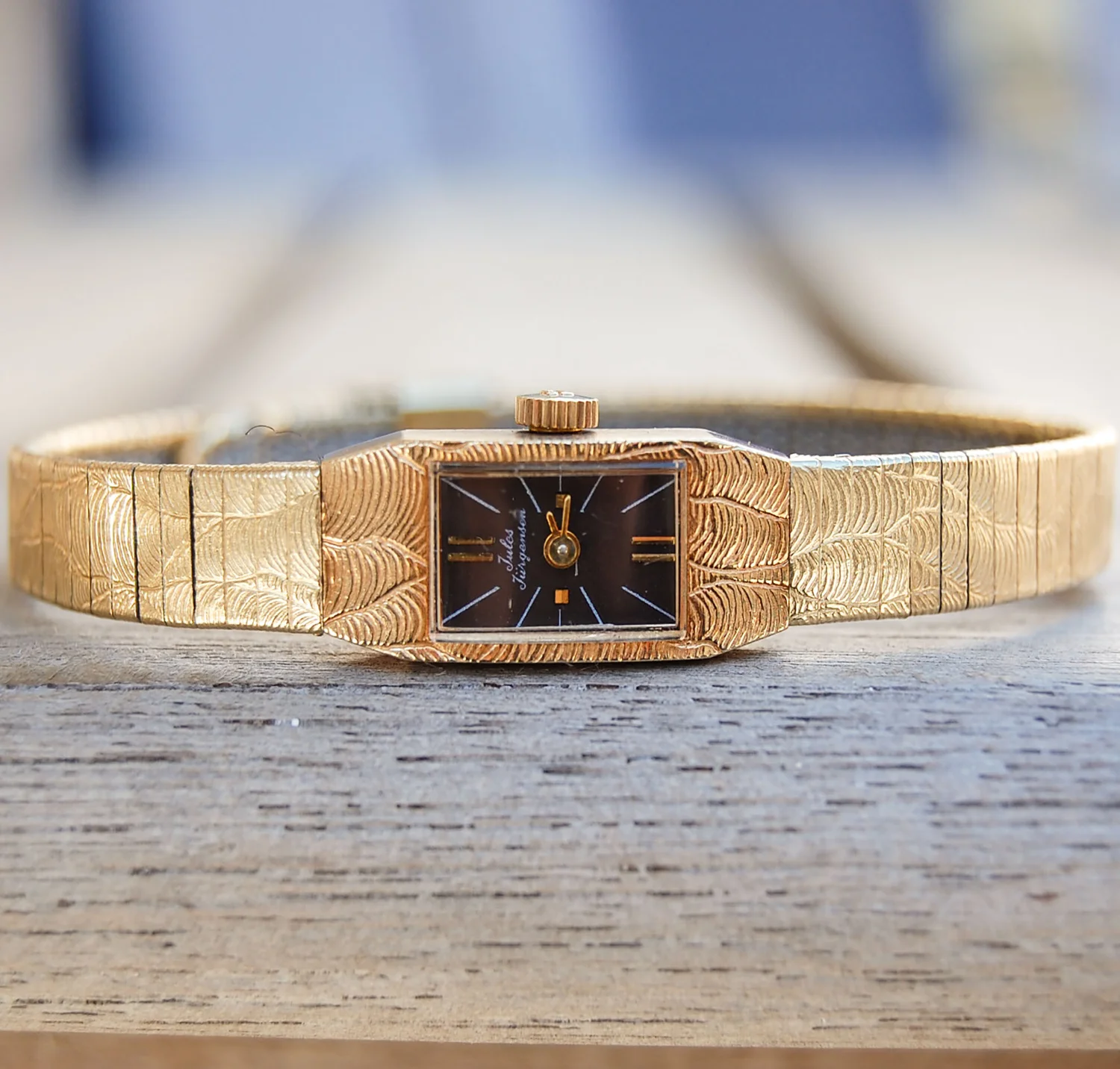 Vintage Bulova Diamond and Gold Floral Vine Womens Watch  display picture 3