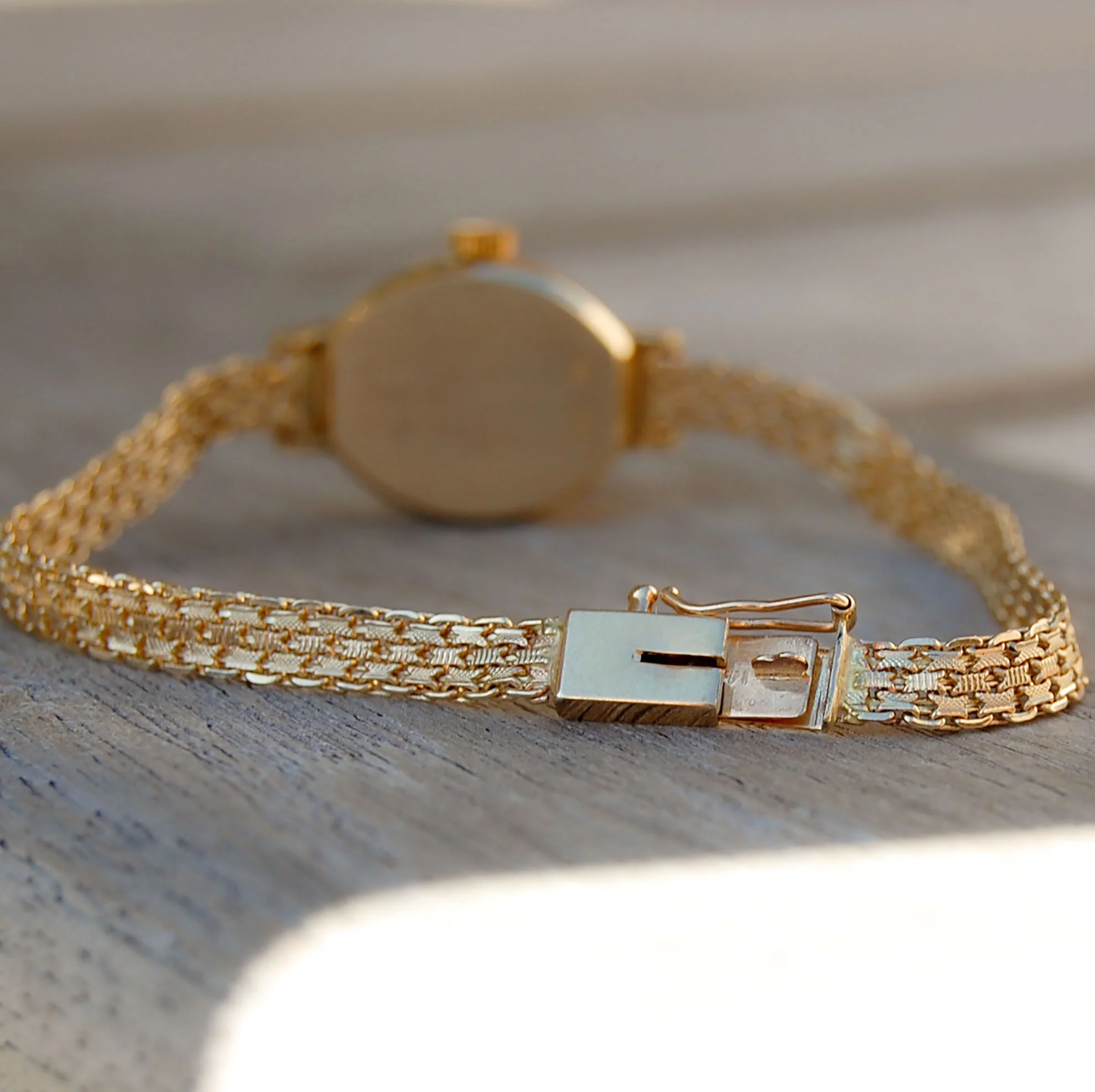 LADIES 14K GOLD GENEVE SWISS QUARTZ WRIST WATCH VINTAGE WOMANS OVAL FACE USA Vintage Geneve Ladies Oval Wristwatch 14K Gold Rope Bracelet  main image 3