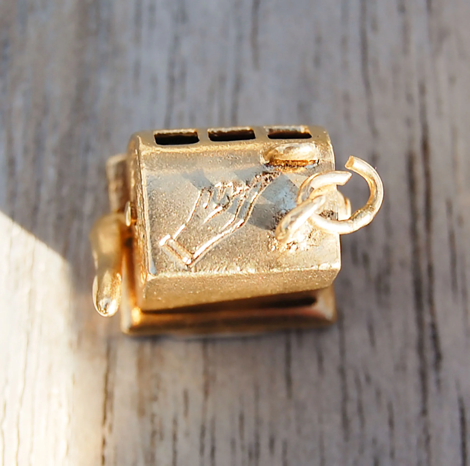 Vintage Jewelry, Vintage Pendants, Vintage Charms, Restored Gold and Silver Charms, Vintage Diamonds.