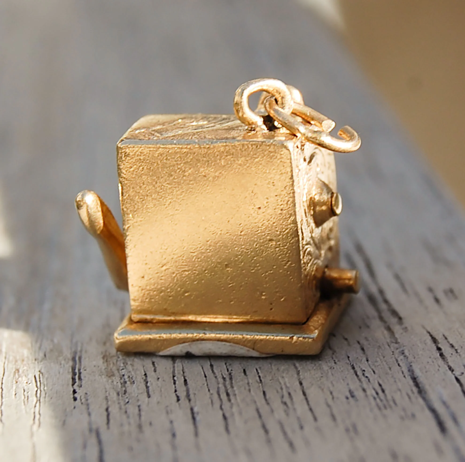Vintage Jewelry, Vintage Pendants, Vintage Charms, Restored Gold and Silver Charms, Vintage Diamonds.