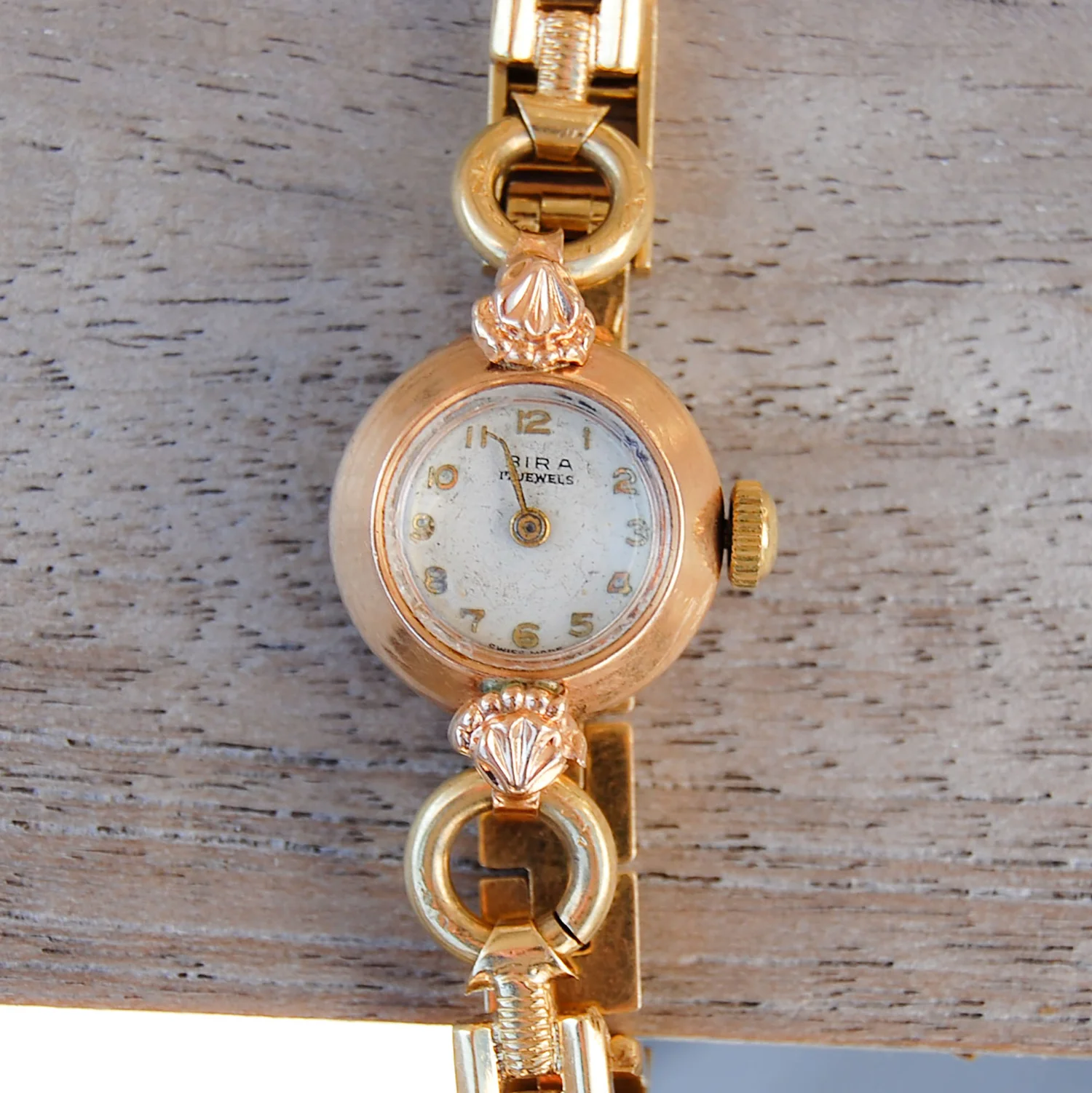 Vintage Bulova Diamond and Gold Floral Vine Womens Watch  display picture 2