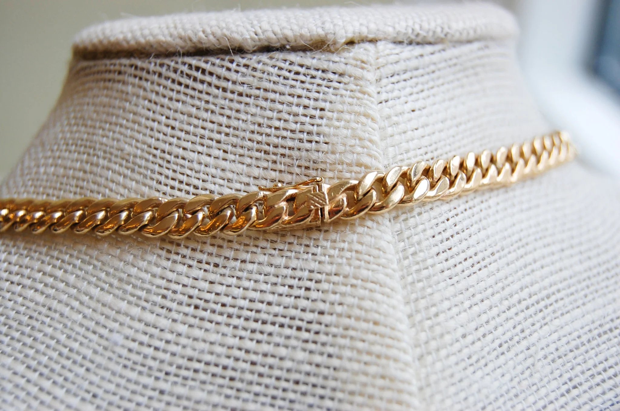 Vintage Jewelry, Vintage Necklaces, Restored Gold and Silver Necklaces, Vintage Diamonds.