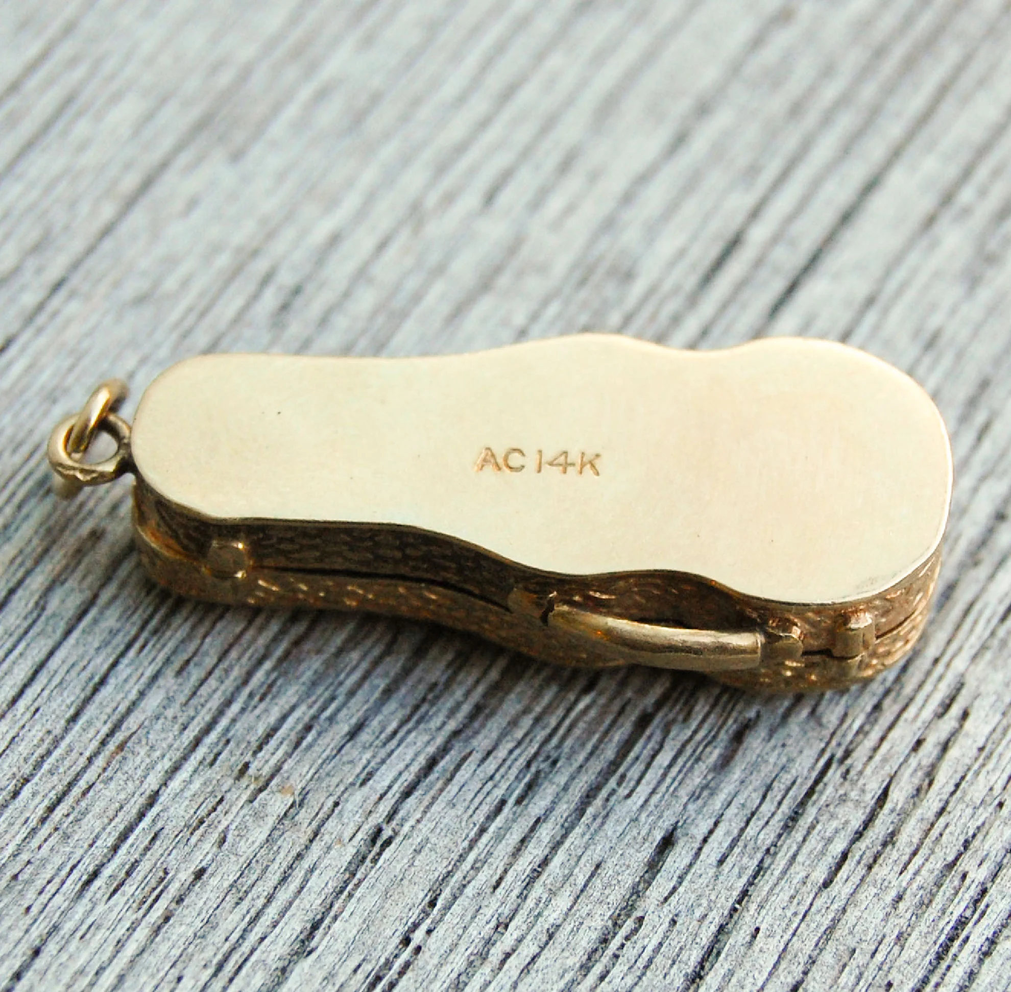 Vintage Jewelry, Vintage Pendants, Vintage Charms, Restored Gold and Silver Charms, Vintage Diamonds.