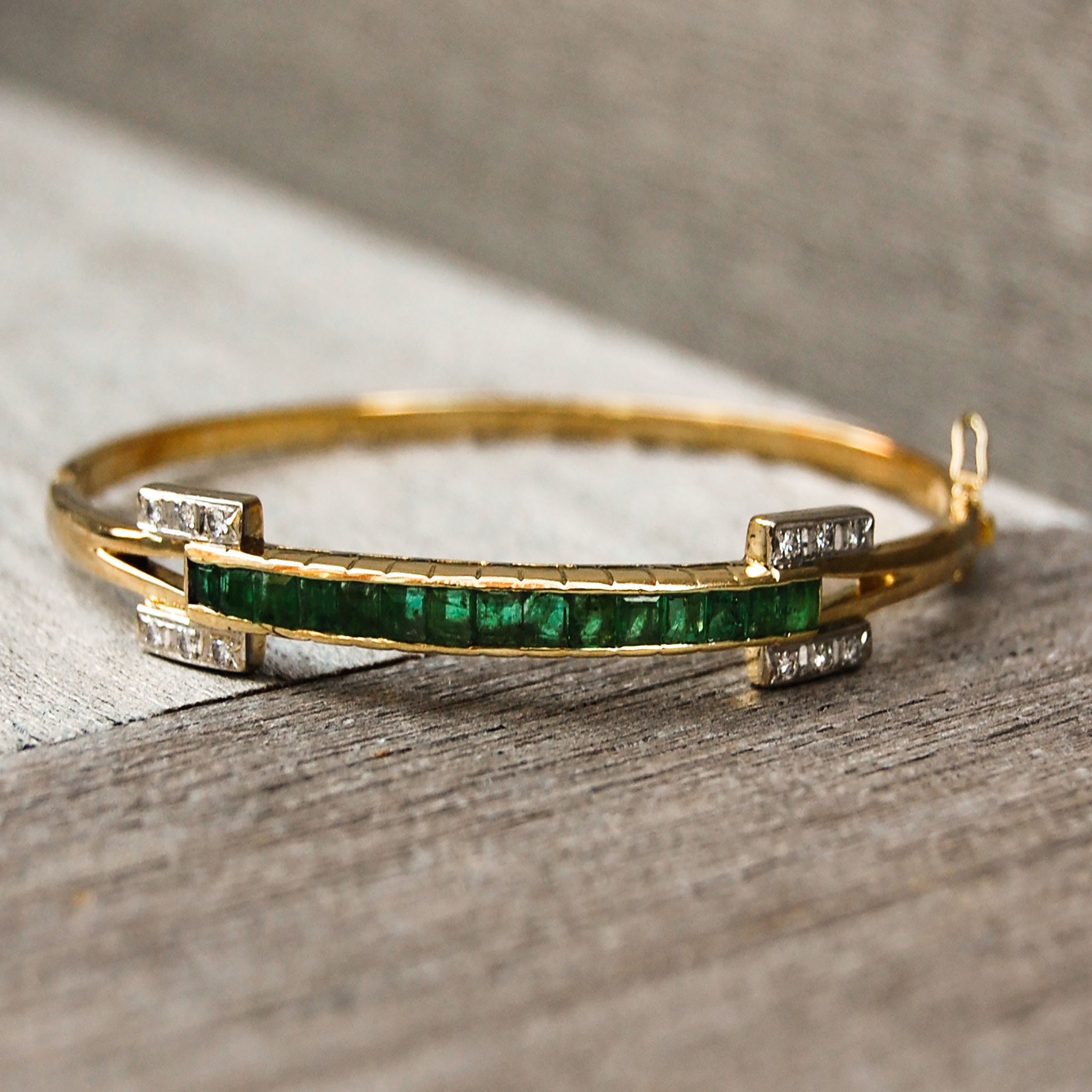 — Lifestyle Vintage Gold Diamond Embellishment Emerald with with and Bangle Lynn