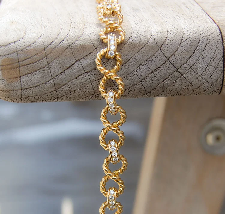 Vintage Jewelry, Vintage Designer Jewelry, Vintage Tiffany, Restored Vintage Gold and Silver Designer, Vintage Diamonds.