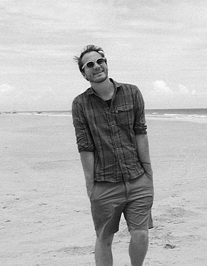 Simon Duncan-Watt, Creative Director As Creative Director at Fineas, Simon’s helps guide the company’s storytelling efforts and vision for content. A veteran in the social impact space, for almost ten years Simon has developed winning creative digital strategies for a multitude of both corporate, NGO’s and foundations. As Creative Director at GetUp!, Simon ran both national elections campaigns including releasing the hit ‘It’s Time’ campaign video now at 20 millions views on youtube. As Content Director at Purpose.com in NYC, a social good b-corp, Simon ran creative campaigns with clients as diverse as Bloomberg, the ACLU and Organix. As a film buff, with a slowly waning Australian accent, nothing makes Simon happier than creating impactful content that moves hearts and minds.