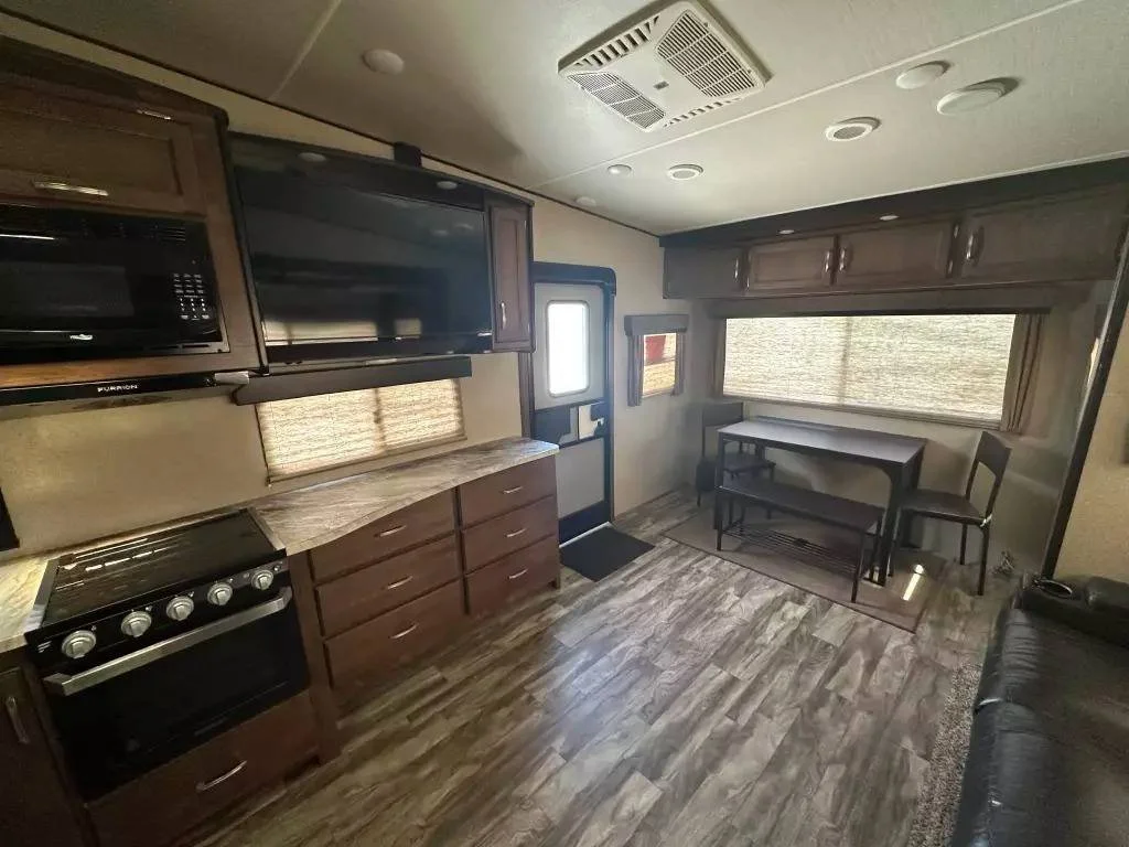 2019-Grand-Design-Fifth-Wheel-RV-REFLECTION-150-SERIES-260RD-indoor