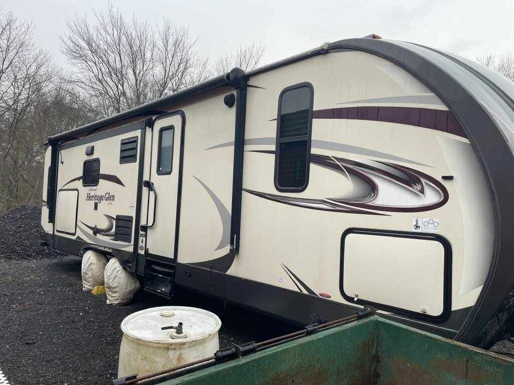 2018-Forest-River-WILDWOOD-HERTIAGE-GLEN-272RL-side-view