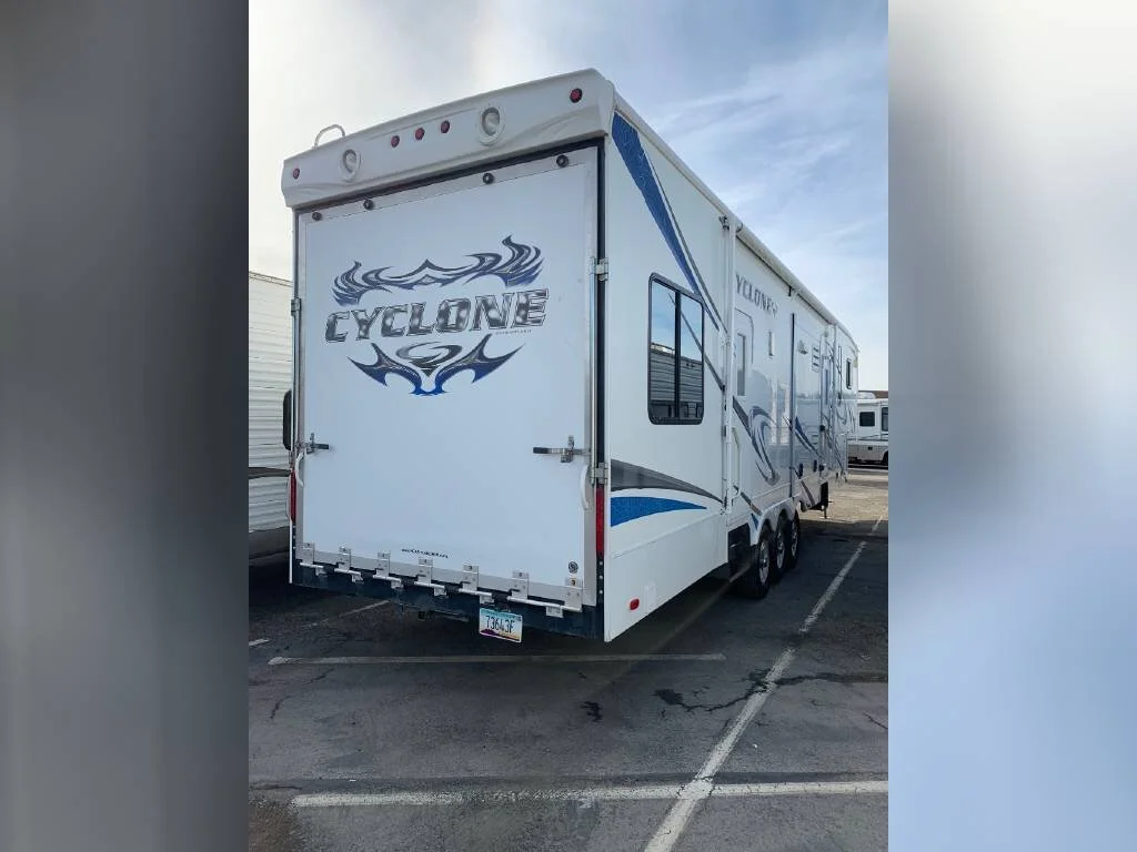 2011 HEARTLAND CYCLONE Back