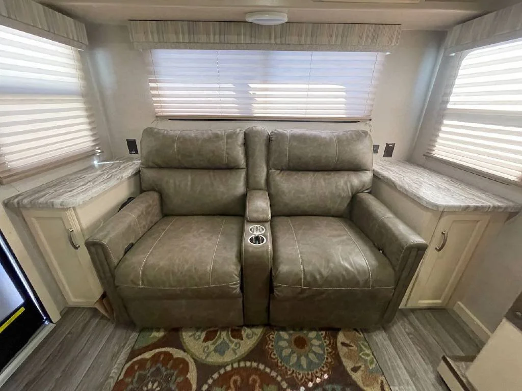 2019 Winnebago MINNIE 2606RL,s.jpg