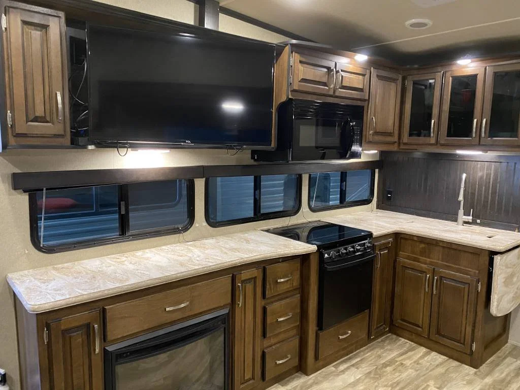 2018 Grand Design Fifth Wheel RV REFLECTION 28BH Kitchen