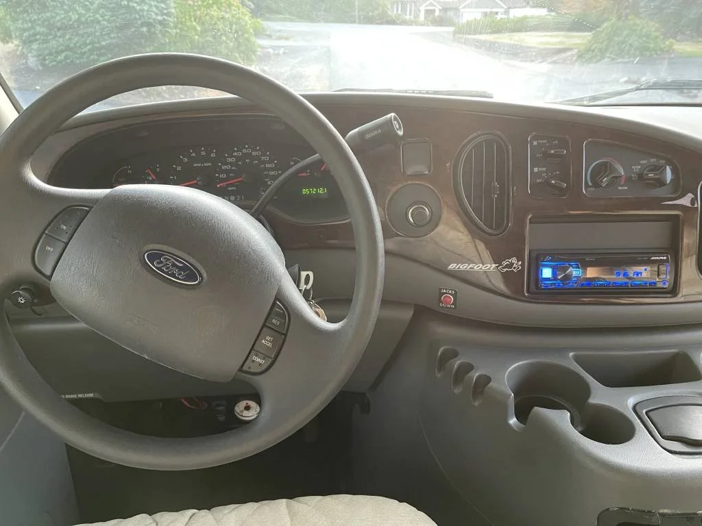 2005 Bigfoot Class C RV 3000SERIES Driving Steering