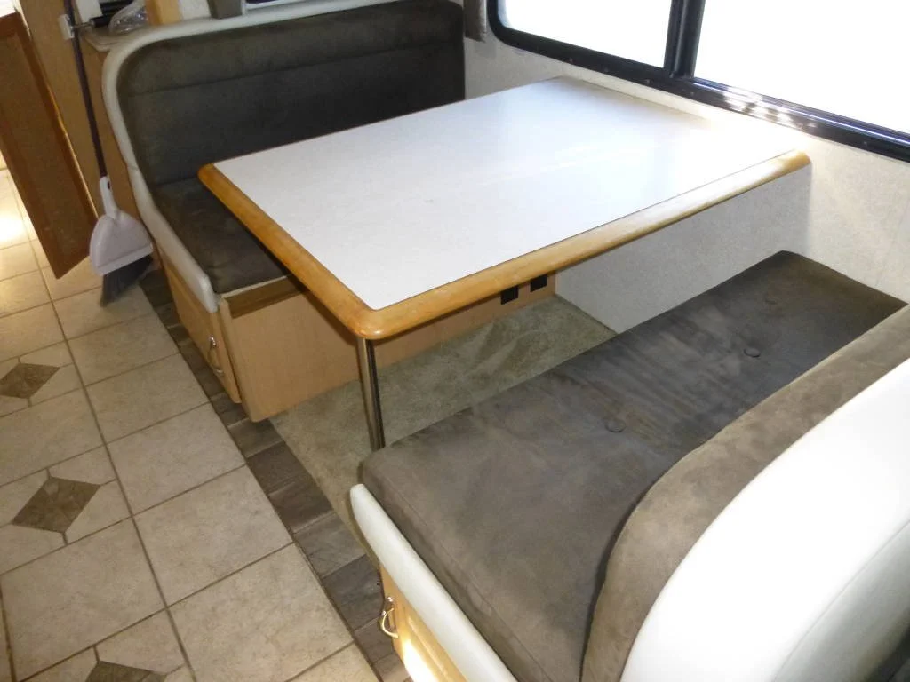 2004 National Class A RV DOLPHIN 6355LX Interior