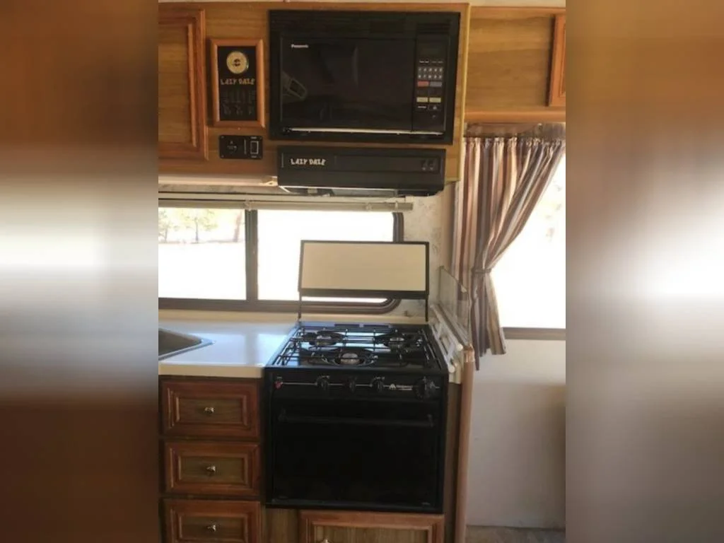 1994 Lazy Daze Class C RV 30 FOOT ISLAND BED Kitchen