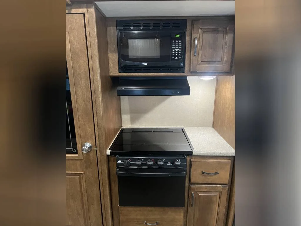 2015 Grand Design Fifth Wheel RV REFLECTION 323BHS Kitchen