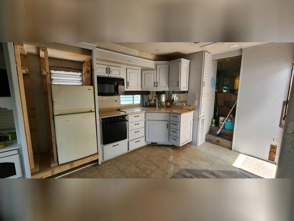 2002 Teton Fifth Wheel RV SUNRISE EXPERIENCE Interior