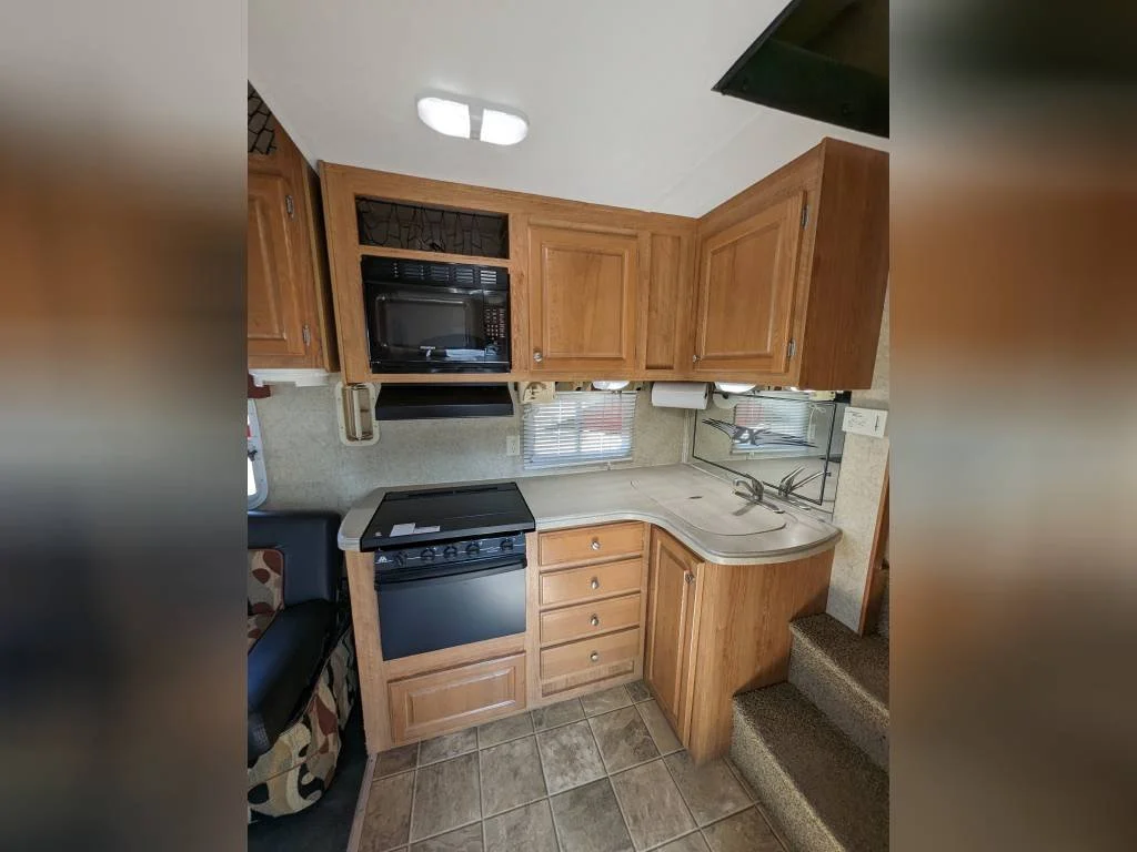 2007 Jayco Fifth Wheel RV RECON ZX 37F Kitchen
