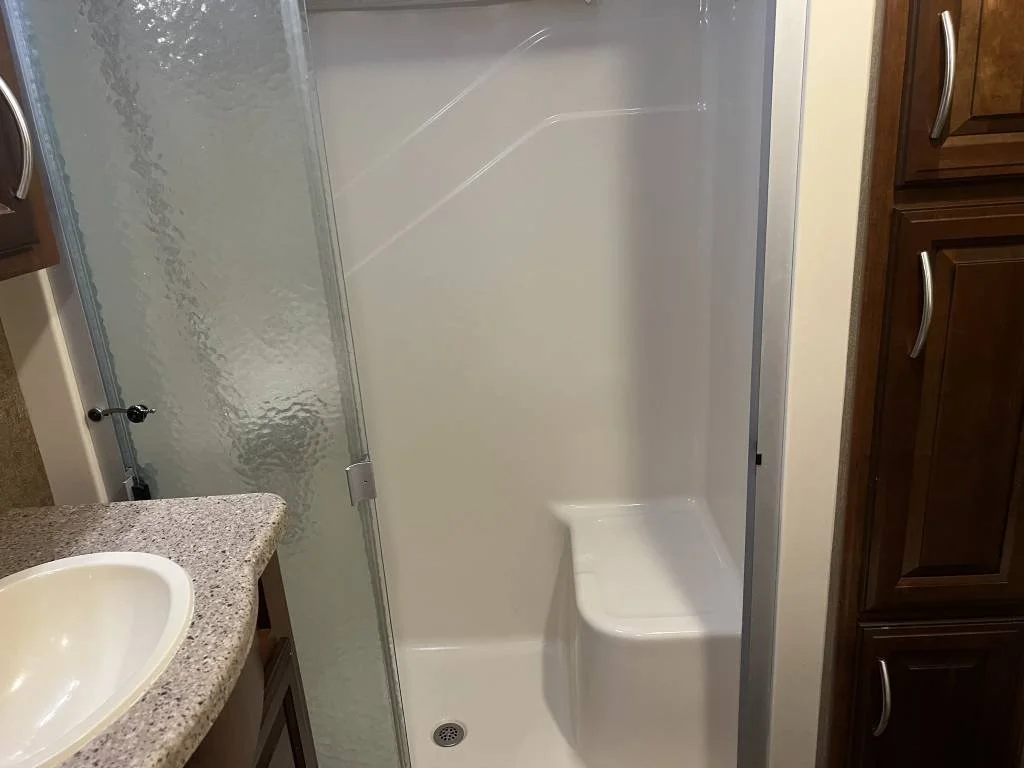 2016 Prime Time Fifth Wheel RV SANIBEL 3701 RESIDENTIAL Washroom